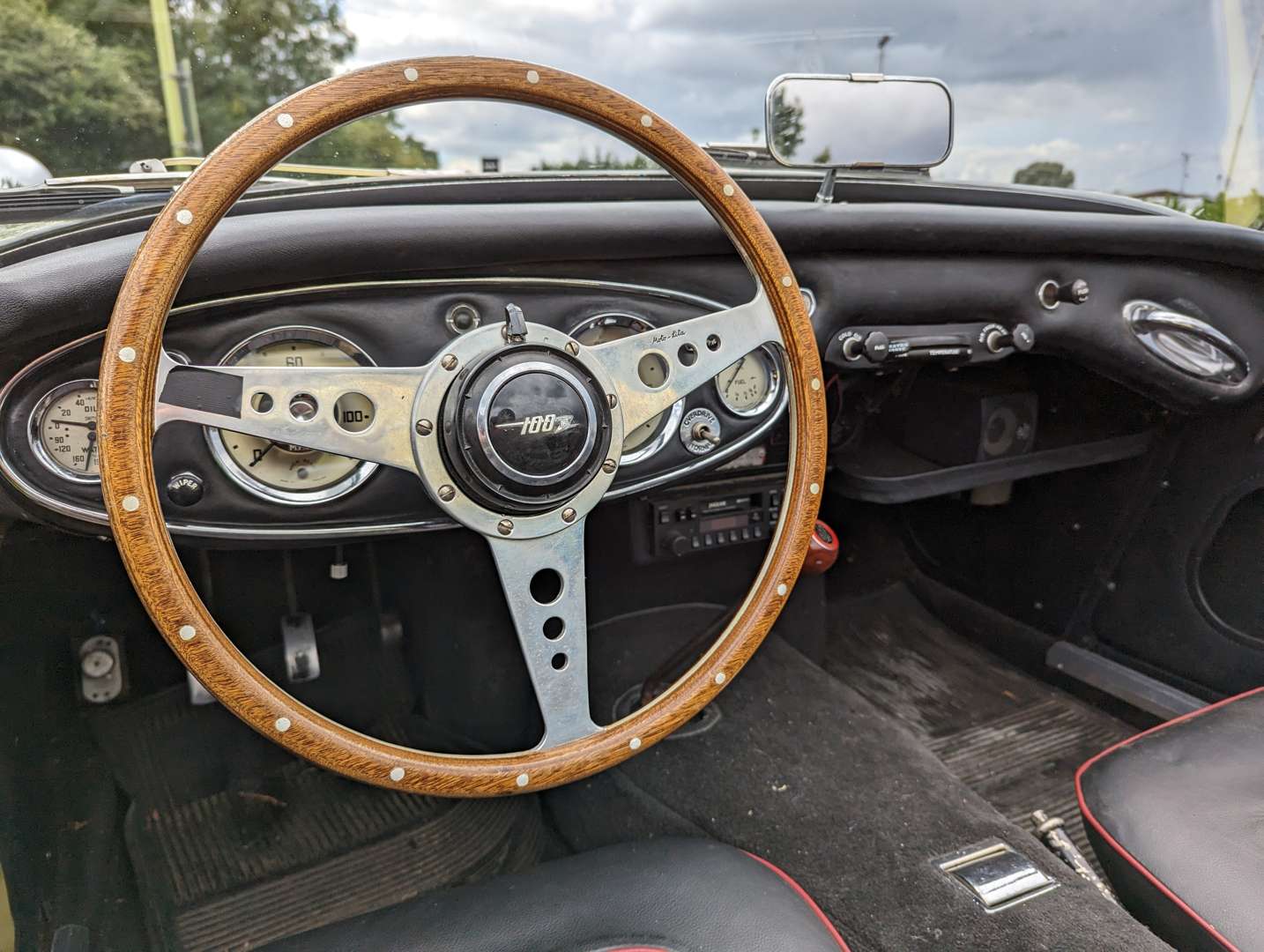 <p>1958 AUSTIN-HEALEY 100/6 BN6 ROADSTER LHD</p>