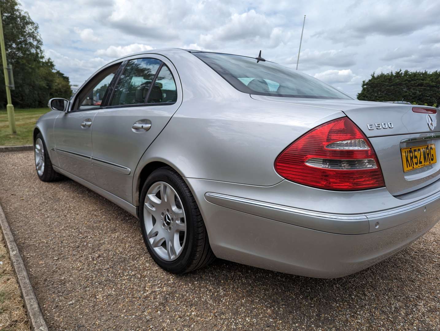 <p>2002 MERCEDES E500 AUTO</p>