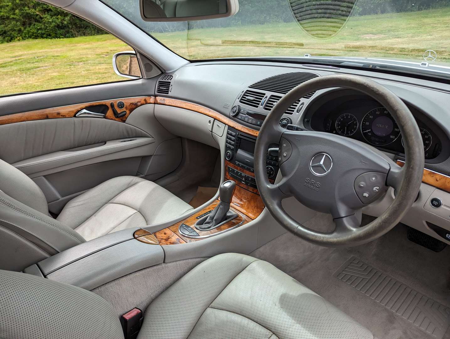 <p>2002 MERCEDES E500 AUTO</p>