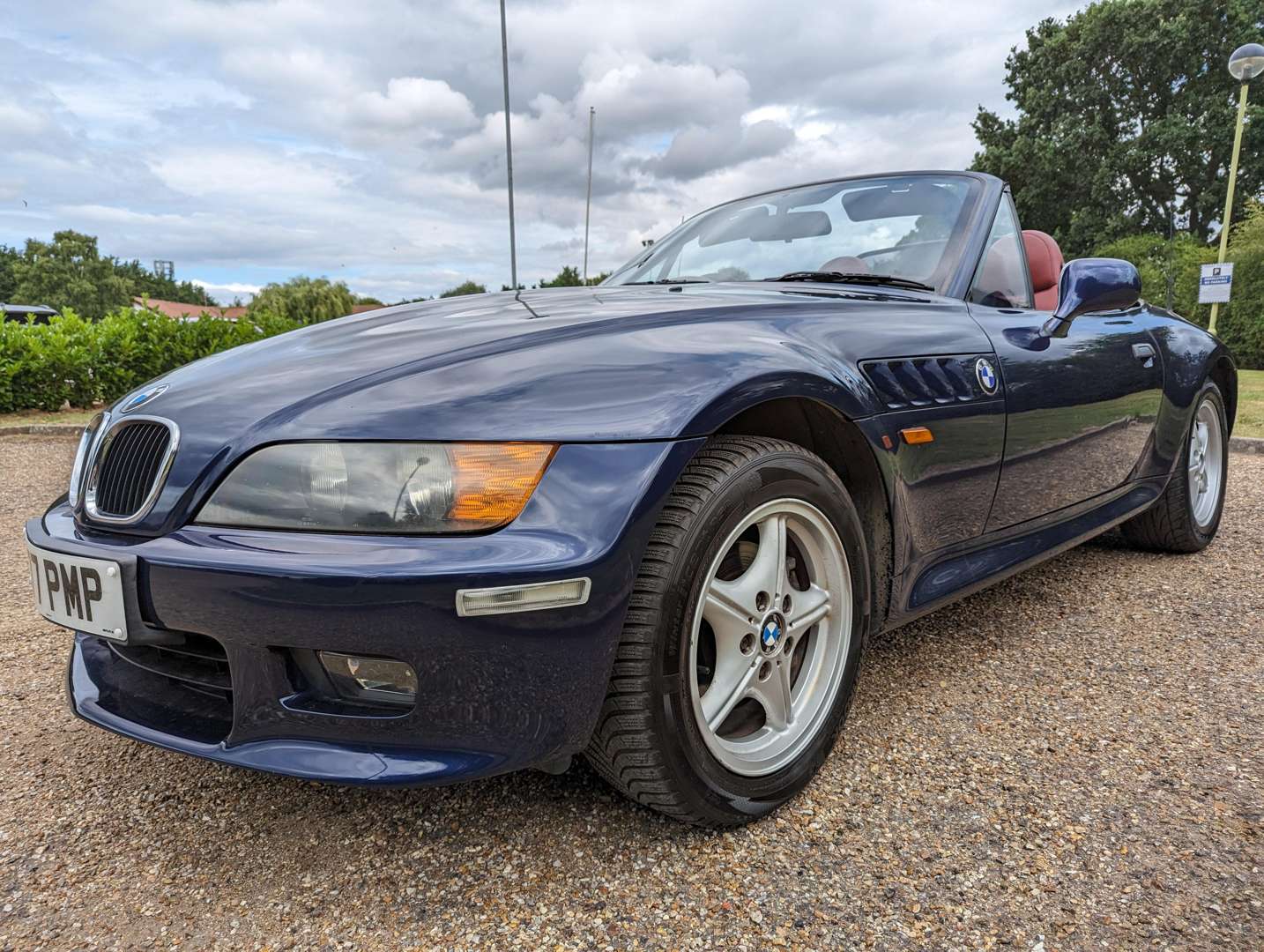 <p>1998 BMW Z3 2.8 ROADSTER&nbsp;</p>