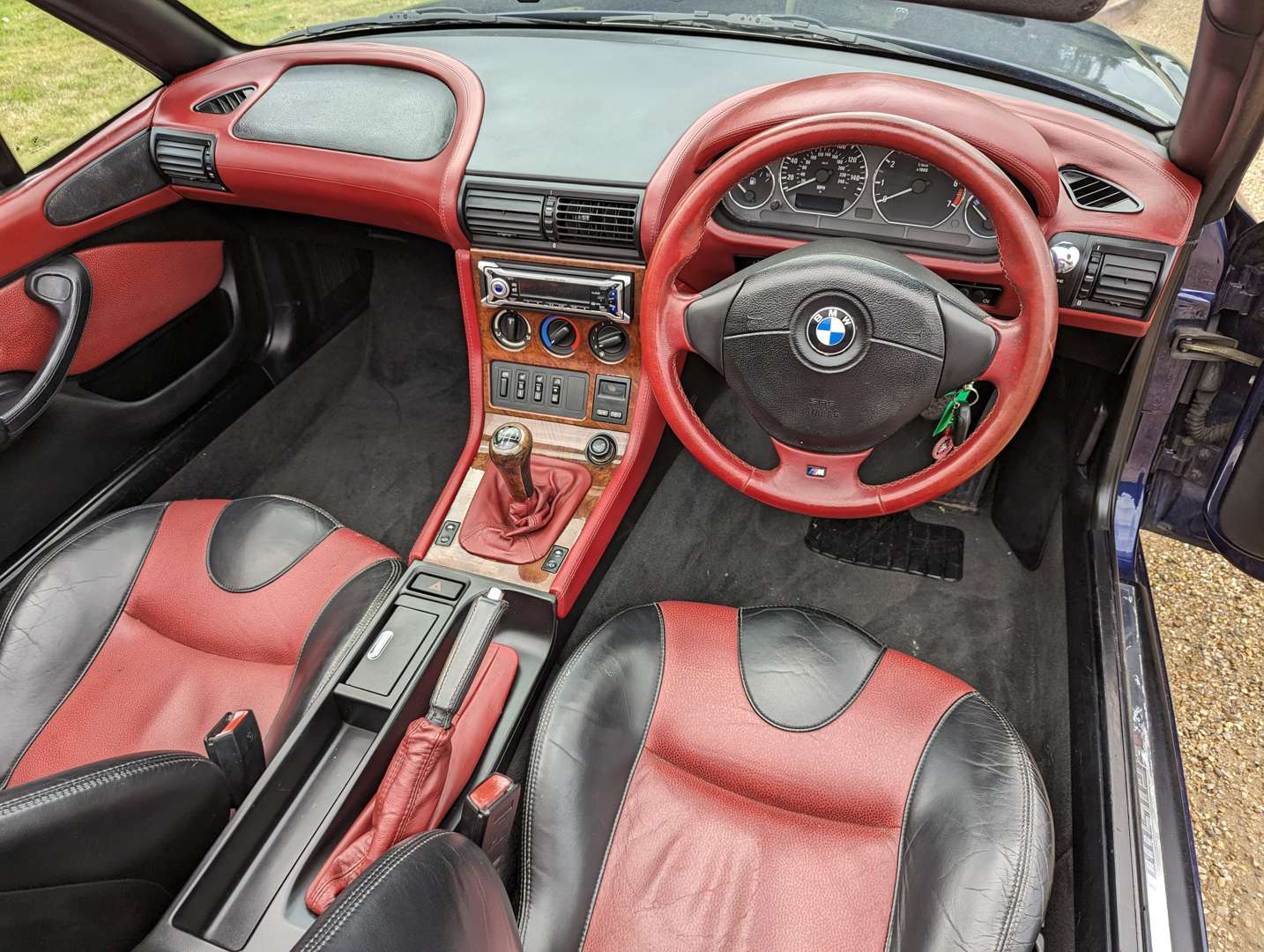 <p>1998 BMW Z3 2.8 ROADSTER&nbsp;</p>