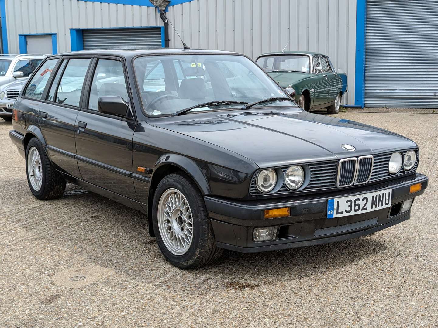 <p>1993 BMW 318 I TOURING LUX</p>