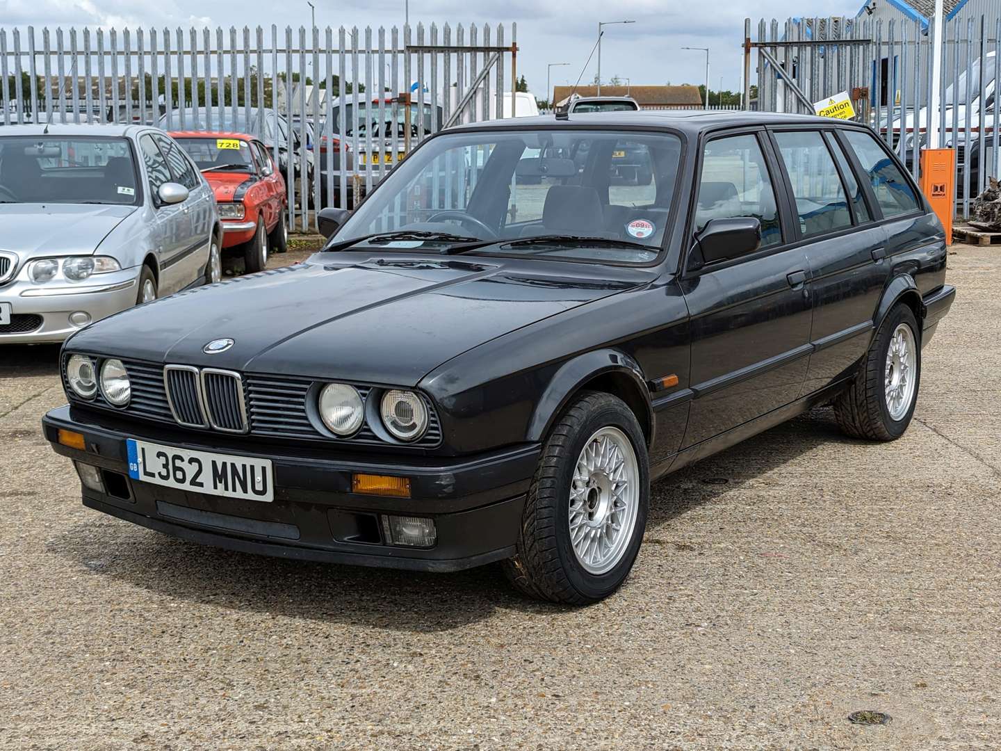 <p>1993 BMW 318 I TOURING LUX</p>