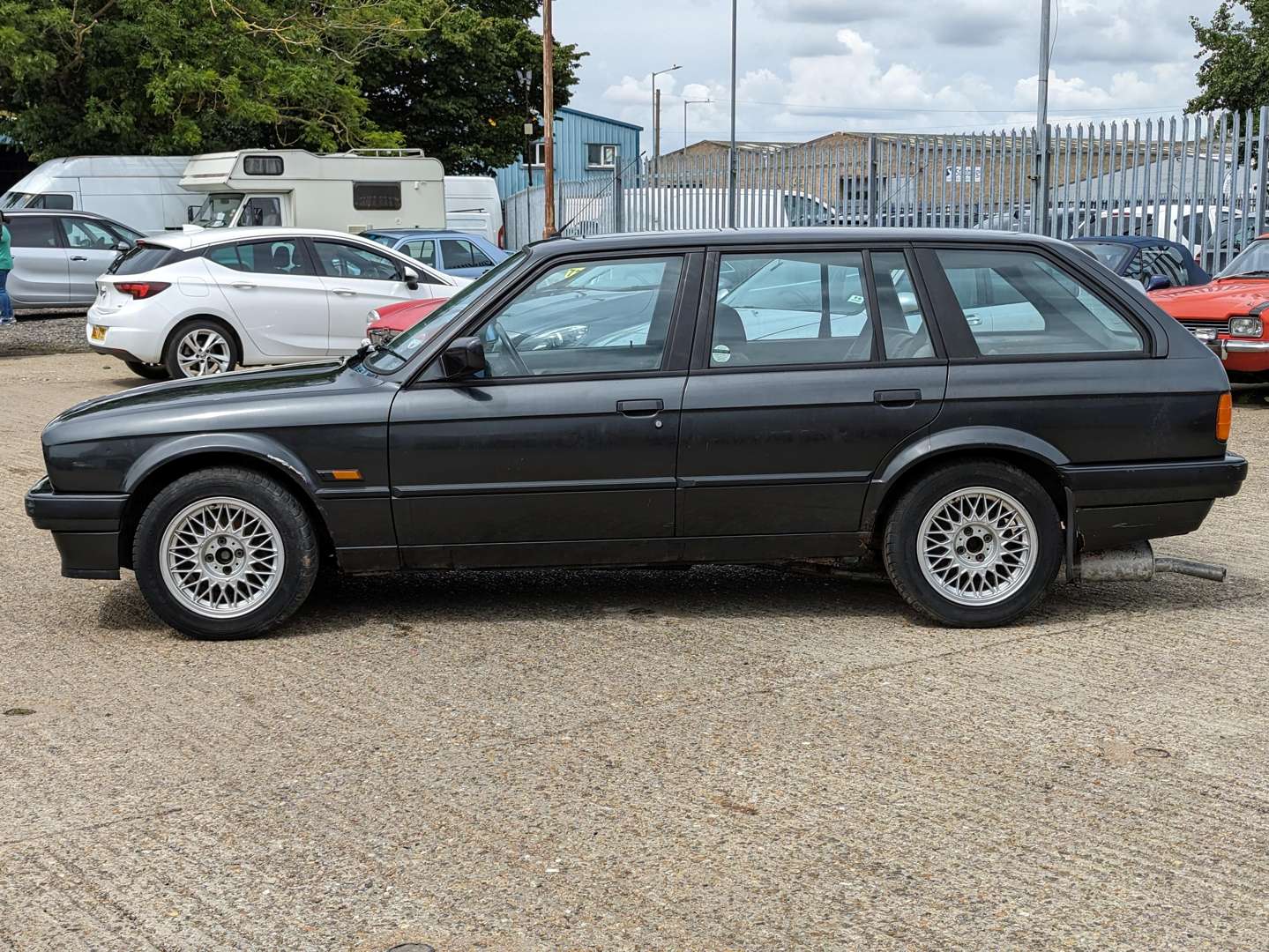 <p>1993 BMW 318 I TOURING LUX</p>