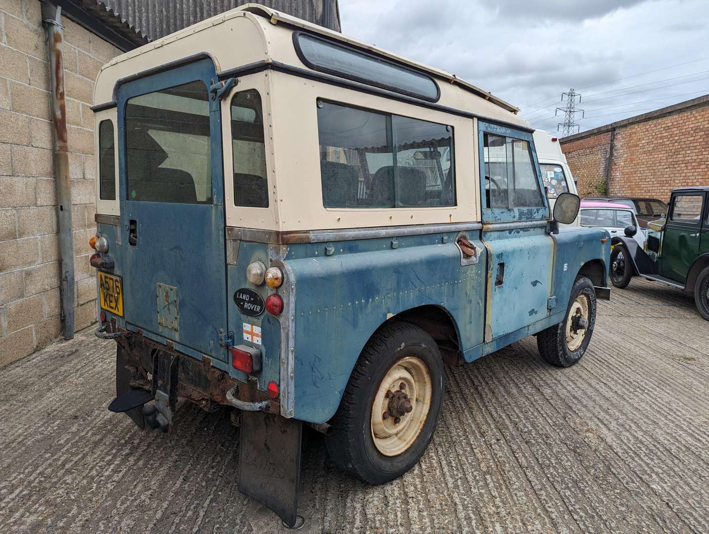 <p>1983 LAND ROVER 88" SERIES 3 SAFARI STATION WAGON</p>