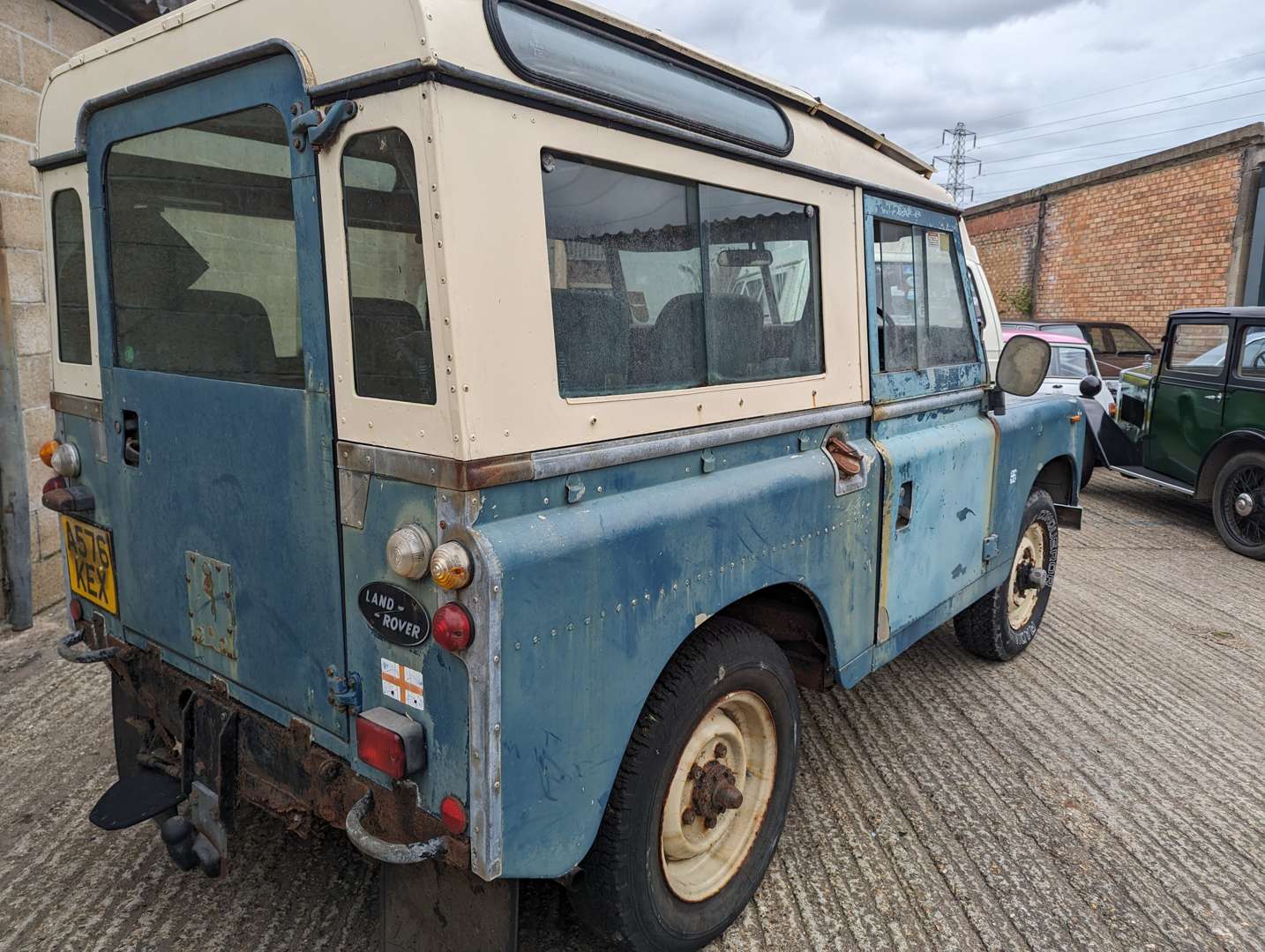 <p>1983 LAND ROVER 88" SERIES 3 SAFARI STATION WAGON</p>