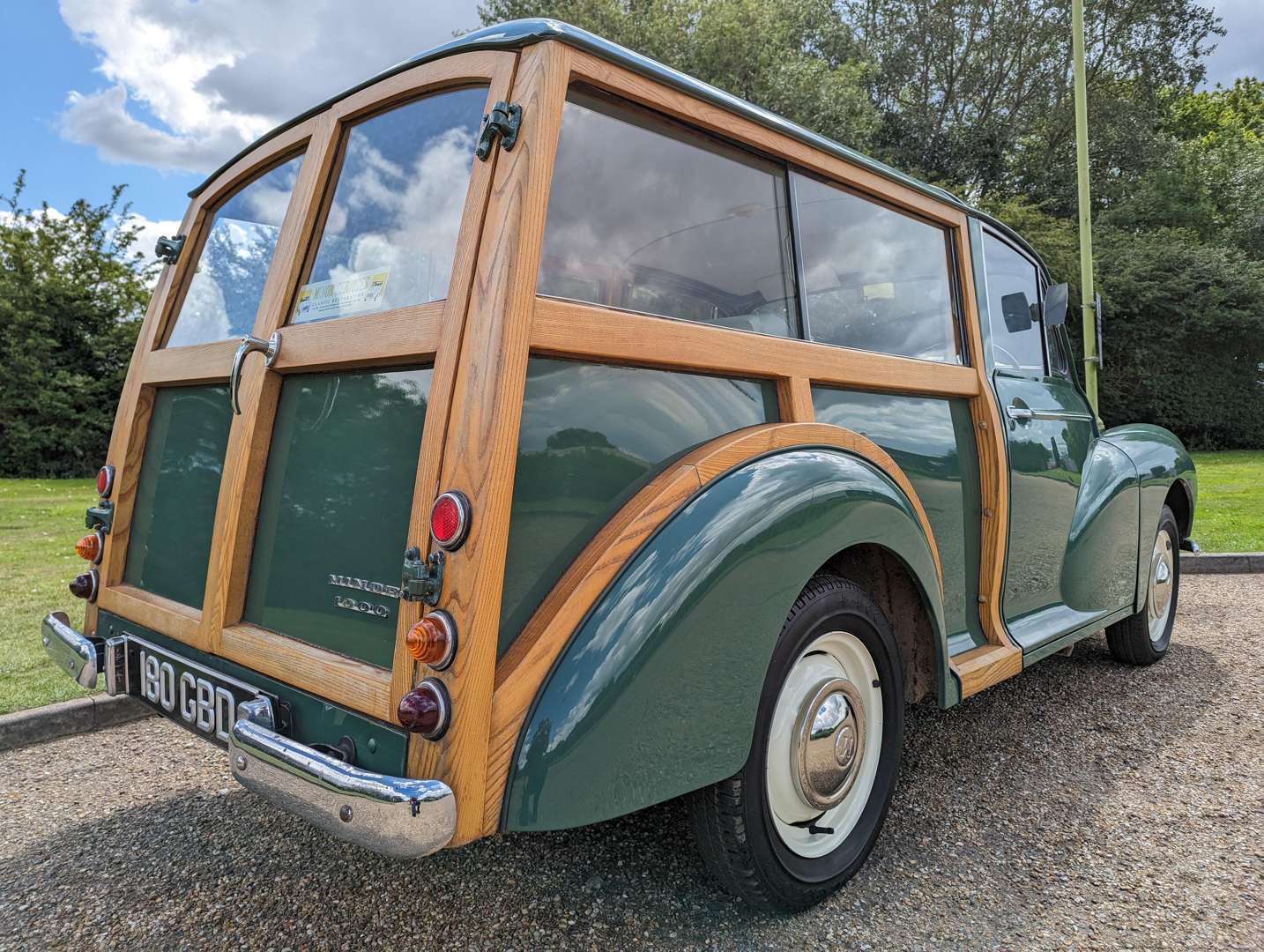 <p>1964 MORRIS MINOR TRAVELLER</p>