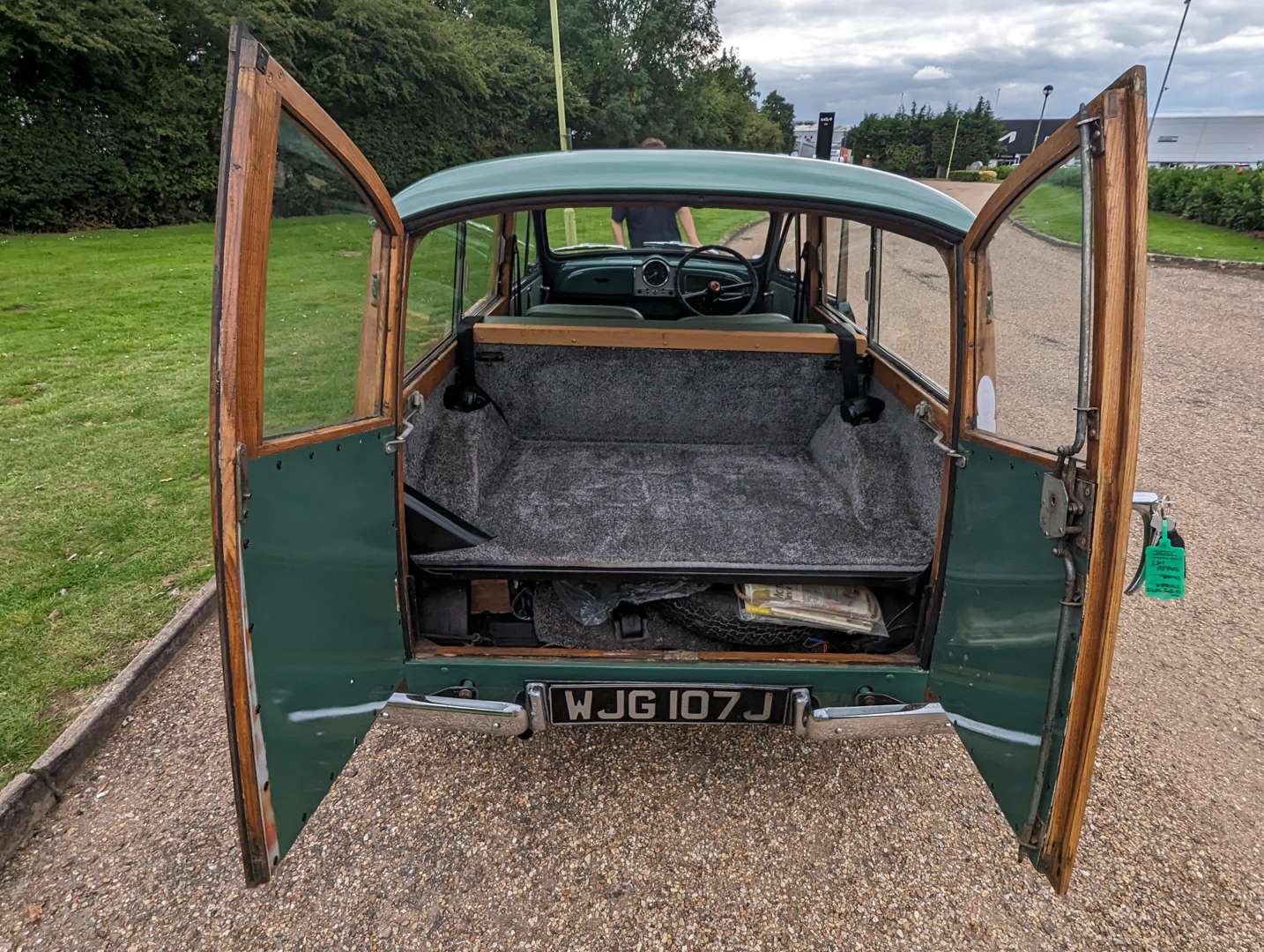 <p>1971 MORRIS MINOR 1000 TRAVELLER&nbsp;</p>