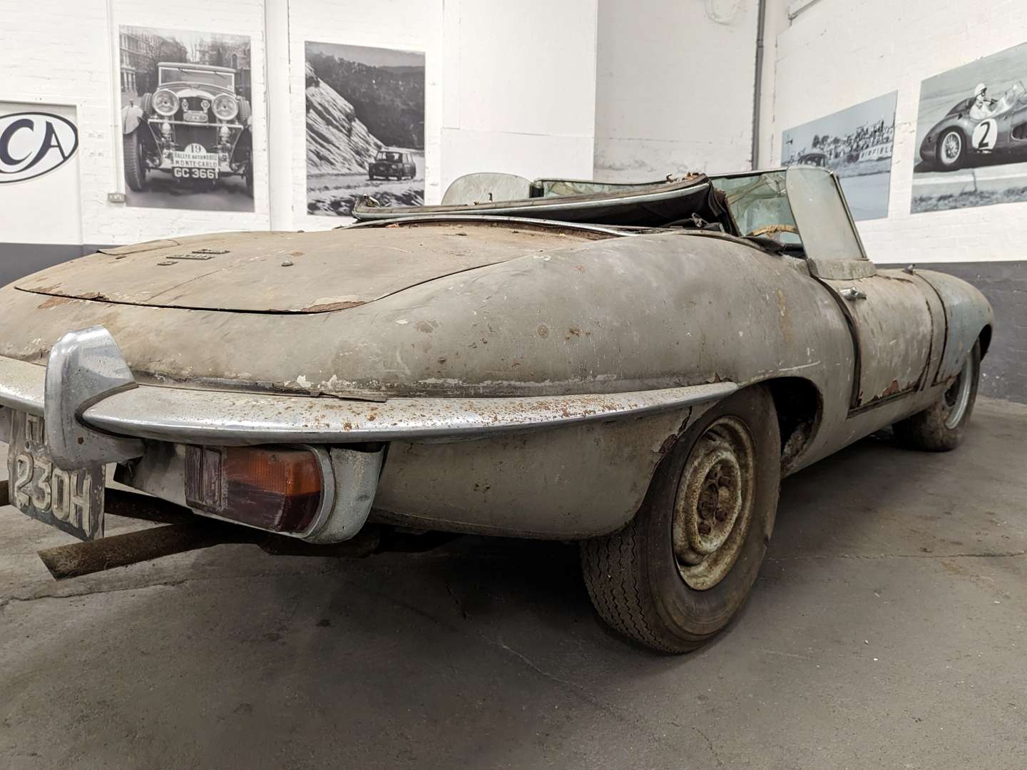 <p>1969 JAGUAR E-TYPE 4.2 ROADSTER SII from the David Brown collection</p>