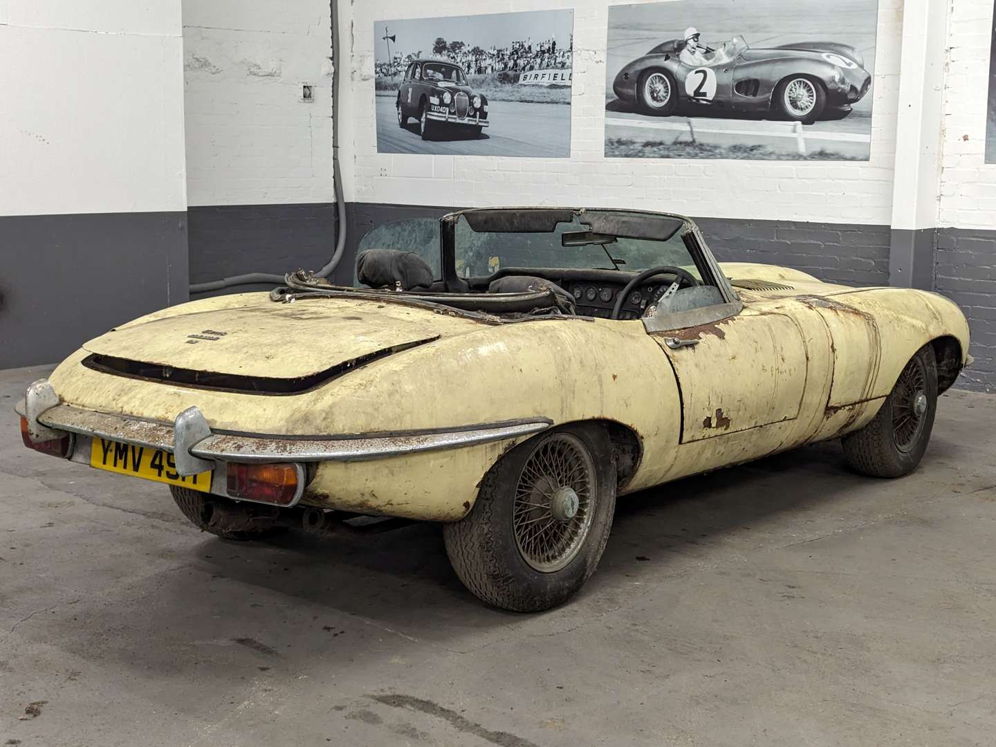 <p>1969 JAGUAR E-TYPE 4.2 SII ROADSTER from the David Brown collection</p>