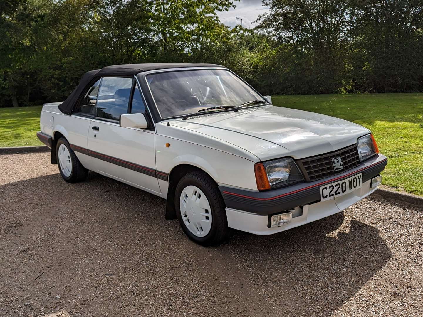 <p>1986 VAUXHALL CAVALIER 1.8 CONVERTIBLE</p>