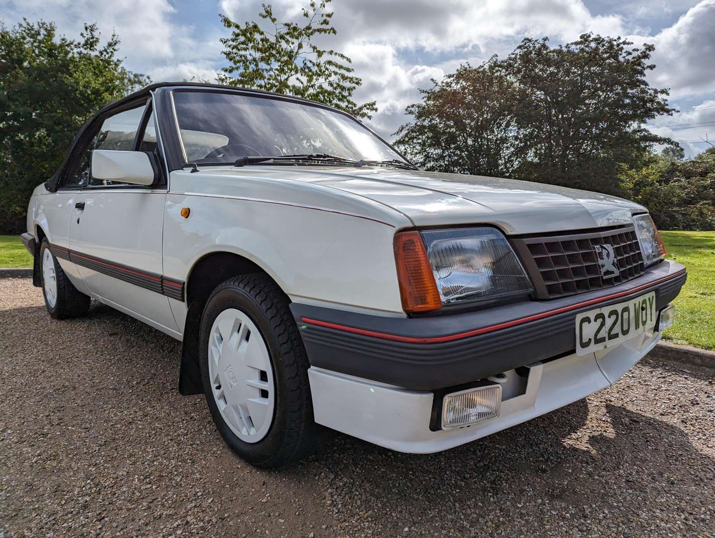 <p>1986 VAUXHALL CAVALIER 1.8 CONVERTIBLE</p>