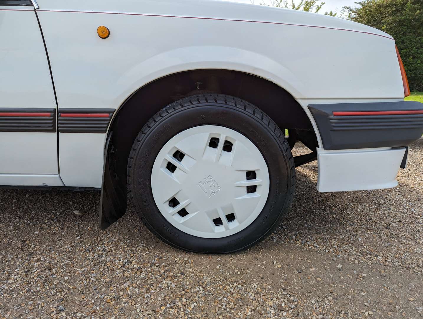 <p>1986 VAUXHALL CAVALIER 1.8 CONVERTIBLE</p>