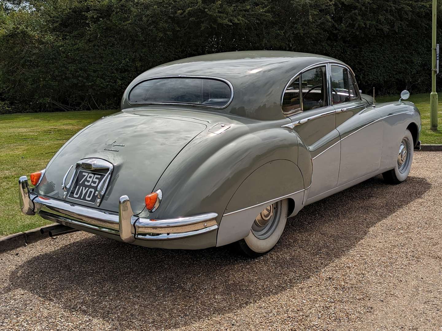 <p>1957 JAGUAR MK VIII</p>