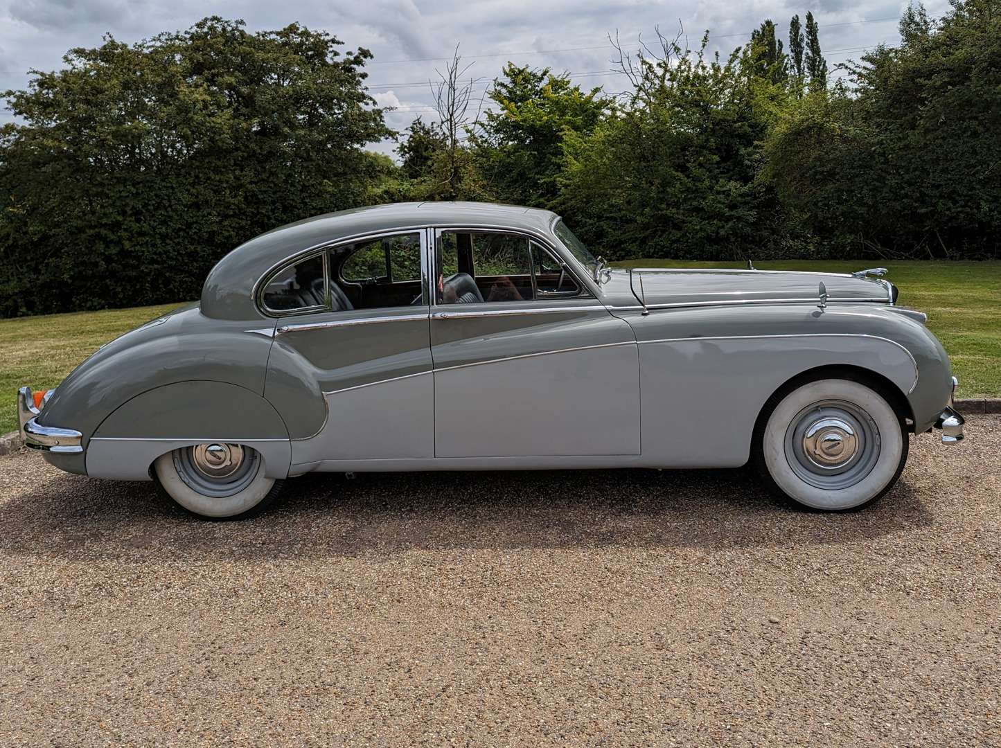 <p>1957 JAGUAR MK VIII</p>