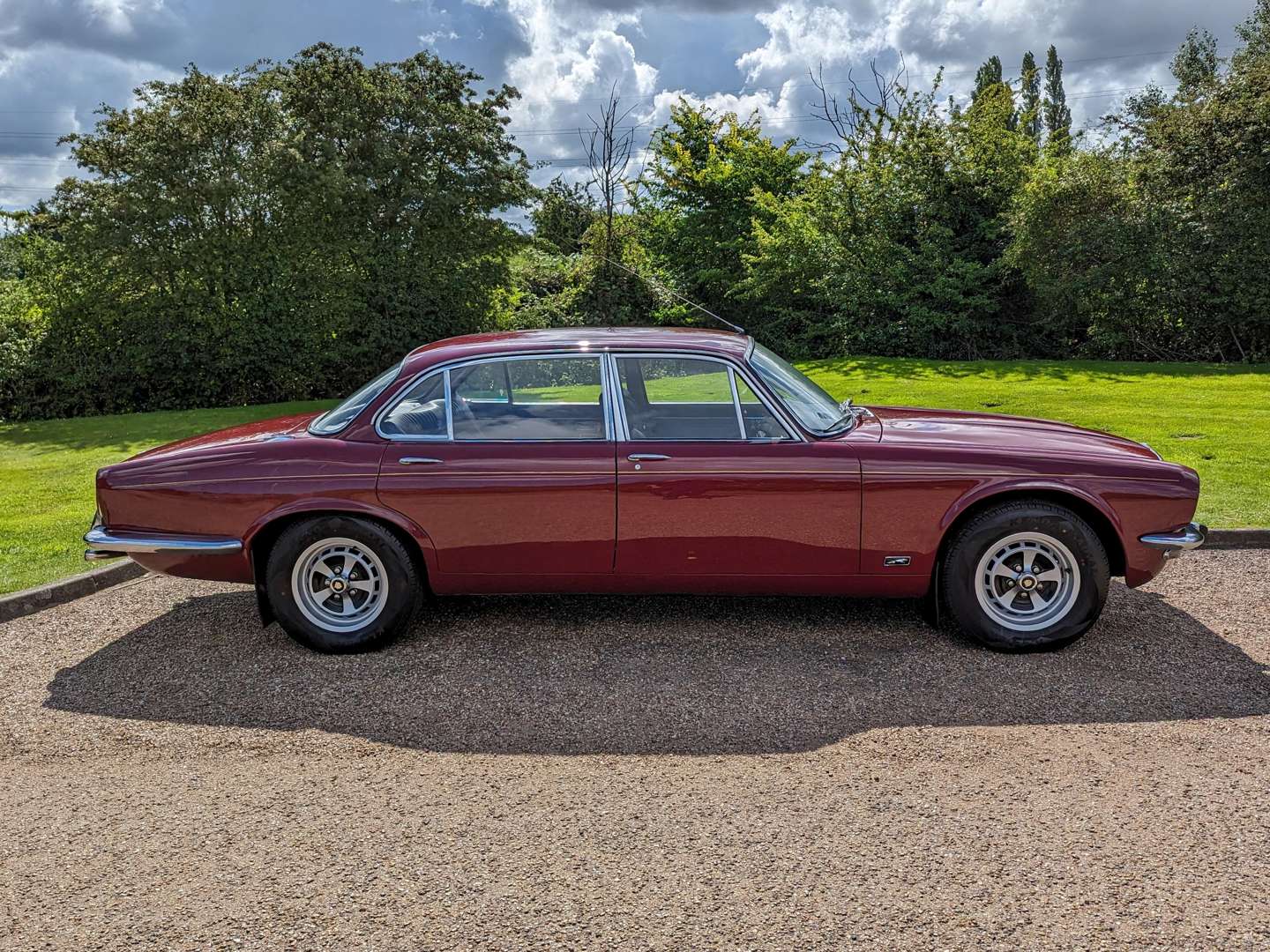 <p>1974 JAGUAR XJ6 4.2 L AUTO SERIES 2</p>