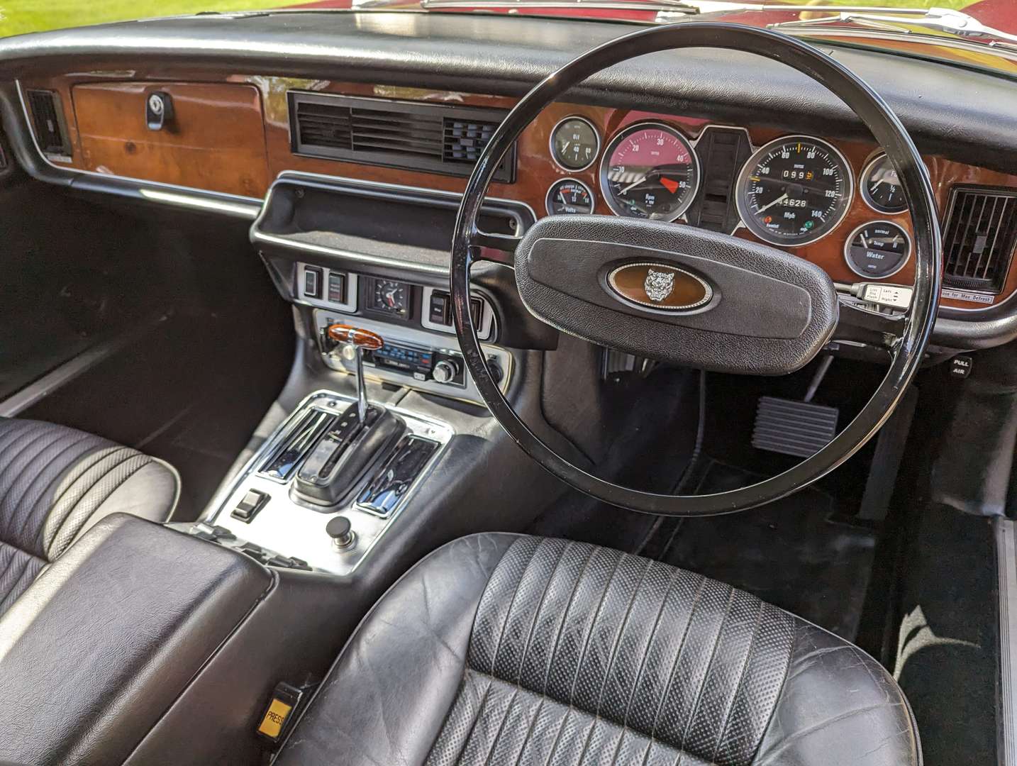 <p>1974 JAGUAR XJ6 4.2 L AUTO SERIES 2</p>