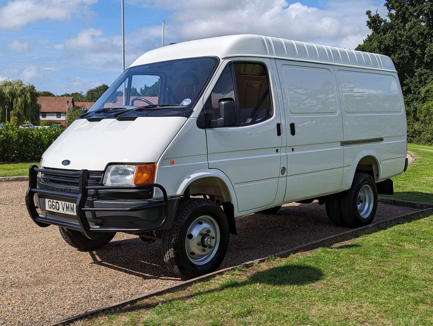 <p>1989 FORD TRANSIT COUNTY 4X4</p>