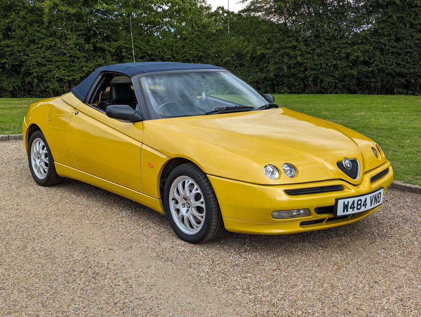 <p>2000 ALFA ROMEO SPIDER LUSSO T-SPARK 16V</p>