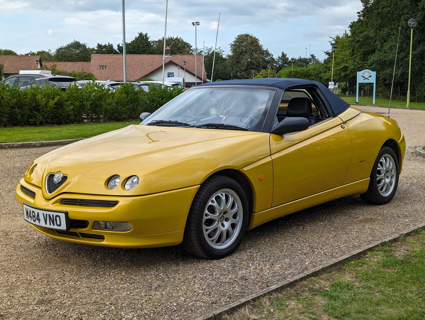 <p>2000 ALFA ROMEO SPIDER LUSSO T-SPARK 16V</p>