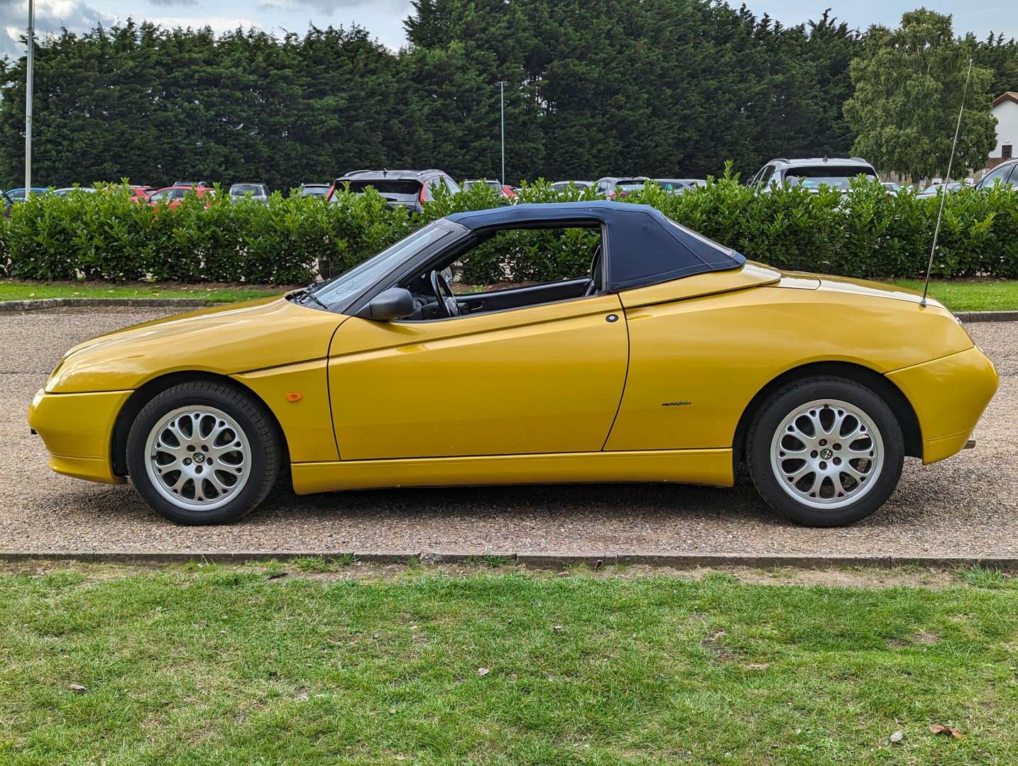 <p>2000 ALFA ROMEO SPIDER LUSSO T-SPARK 16V</p>