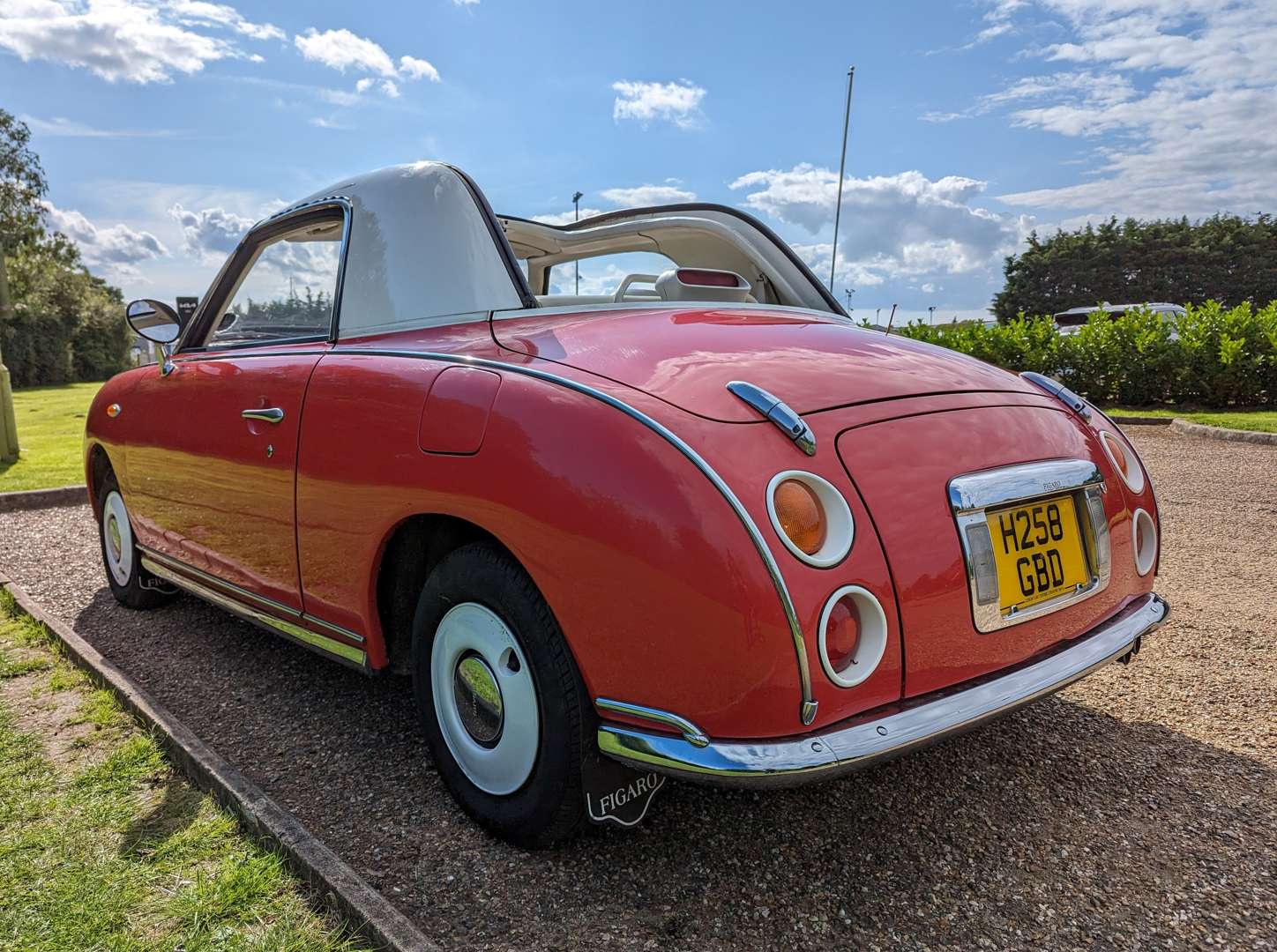 <p>1991 NISSAN FIGARO AUTO&nbsp;</p>