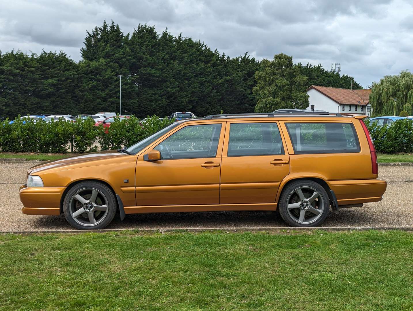 <p>1997 VOLVO V70 R AWD AUTO</p>