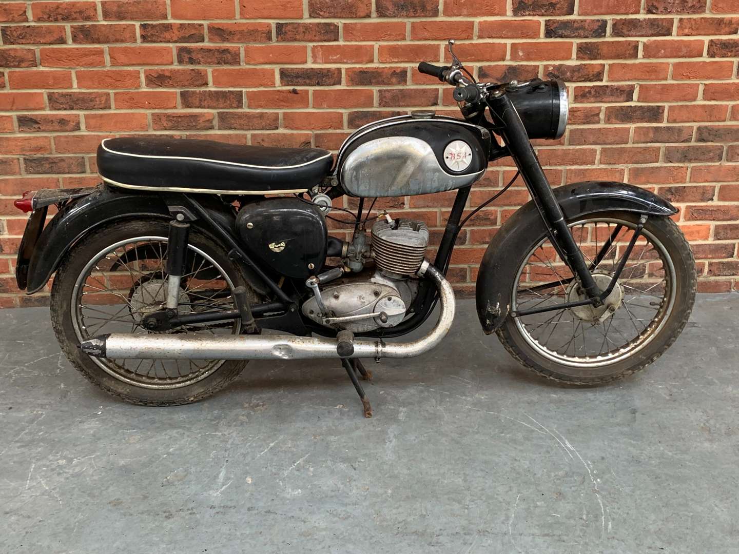 <p>1968 BSA BANTAM 175</p>