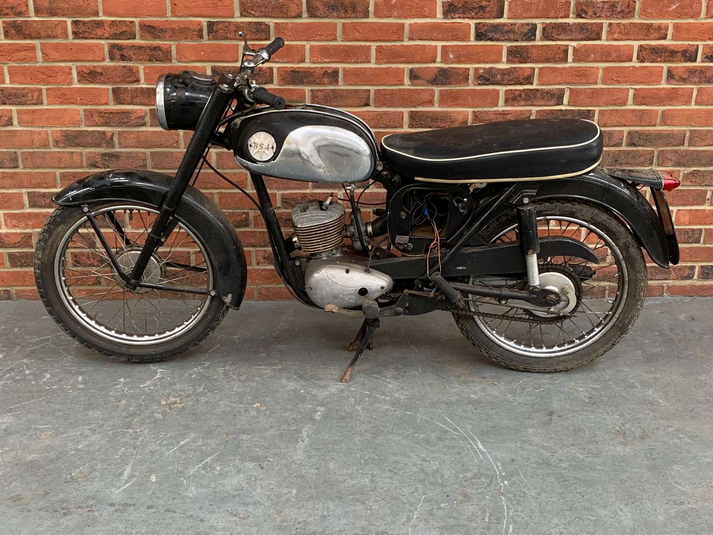 <p>1968 BSA BANTAM 175</p>