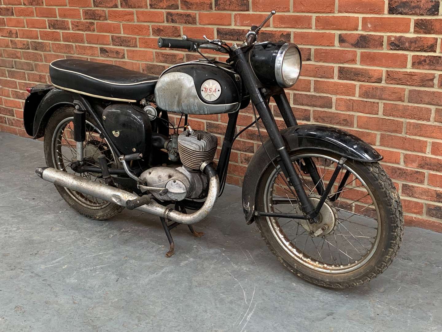 <p>1968 BSA BANTAM 175</p>