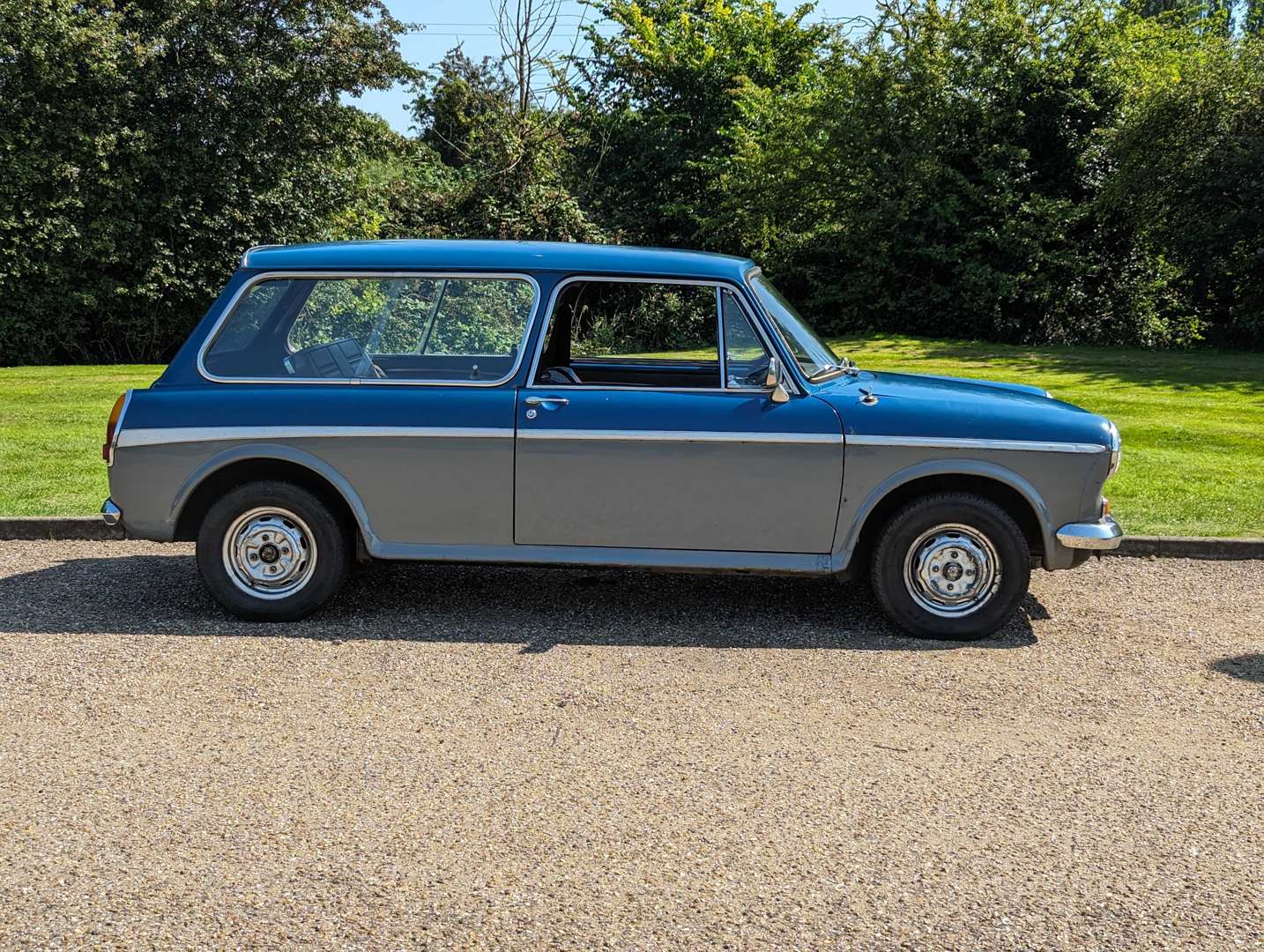 <p>1969 AUSTIN 1300 AUTO COUNTRYMAN</p>