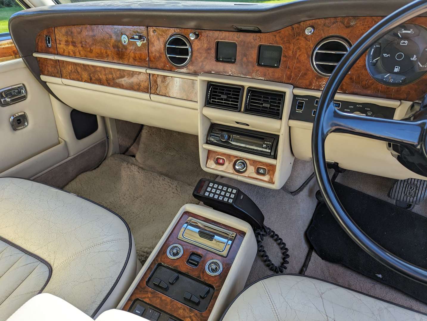 <p>1988 ROLLS ROYCE SILVER SPIRIT&nbsp;</p>