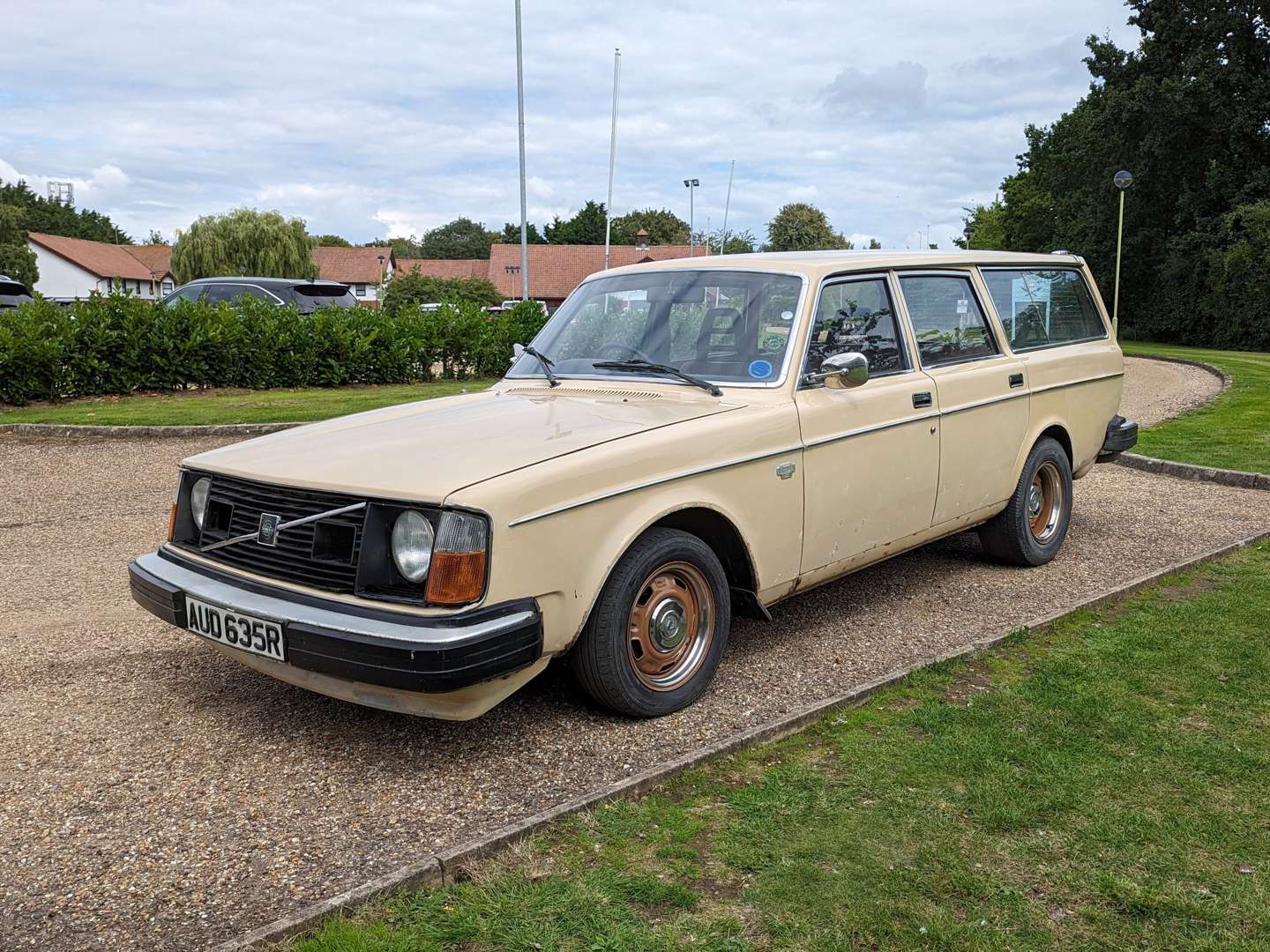 <p>1977 VOLVO 245 DL ESTATE&nbsp;</p>