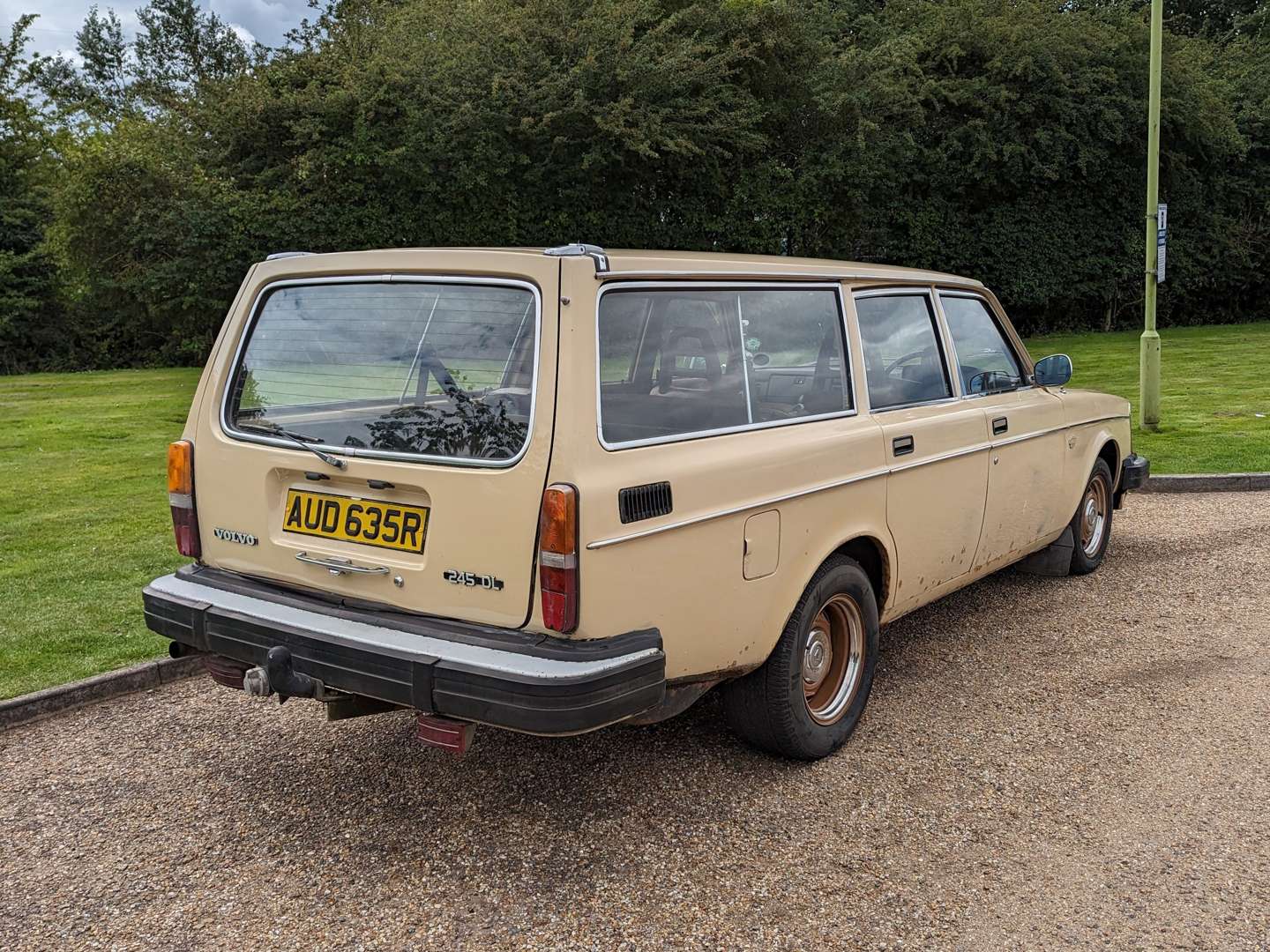 <p>1977 VOLVO 245 DL ESTATE&nbsp;</p>