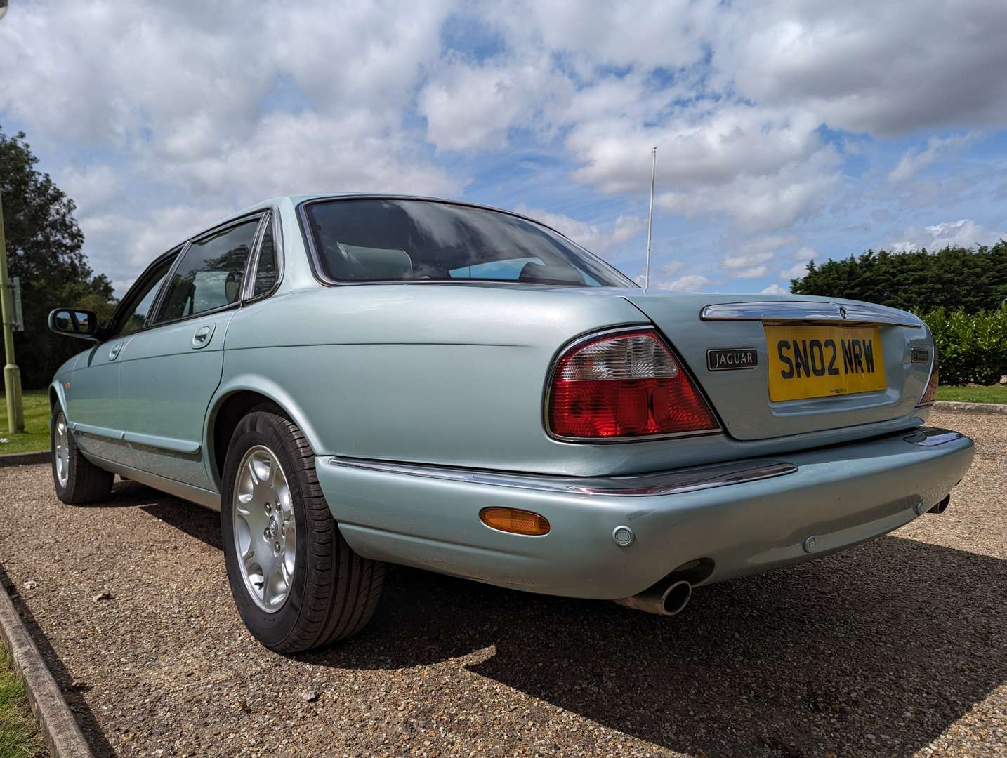 <p>2002 JAGUAR SOVEREIGN 4.0 V8 LWB AUTO</p>