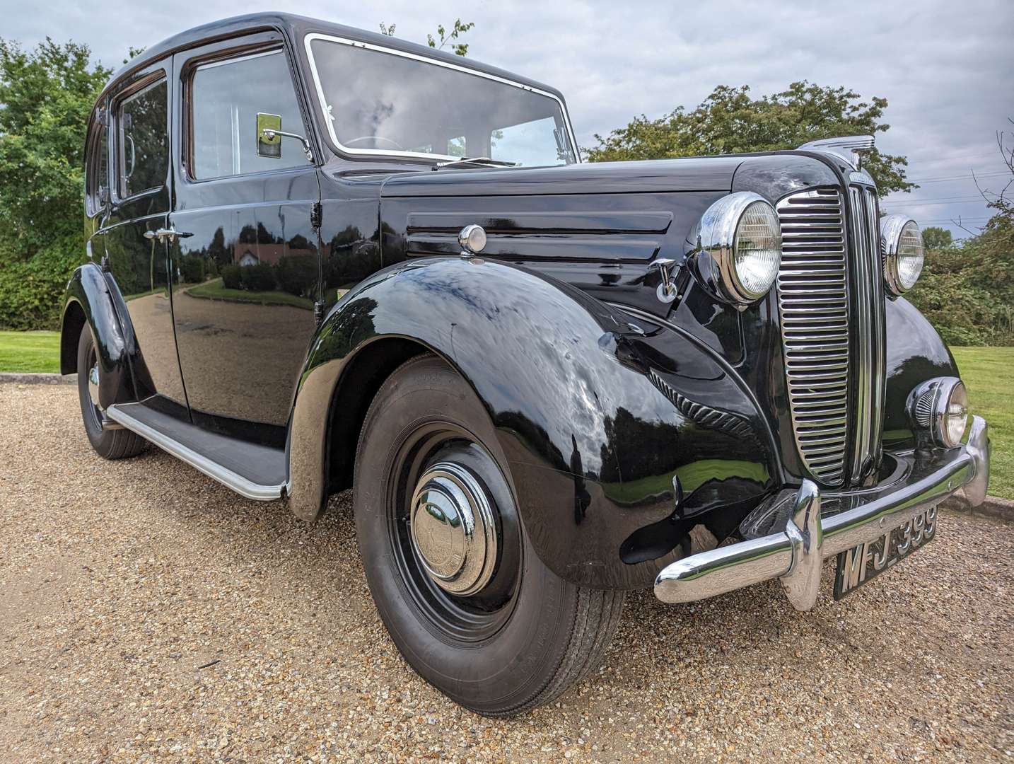 <p>1951 AUSTIN FL1 HIRE CAR&nbsp;</p>