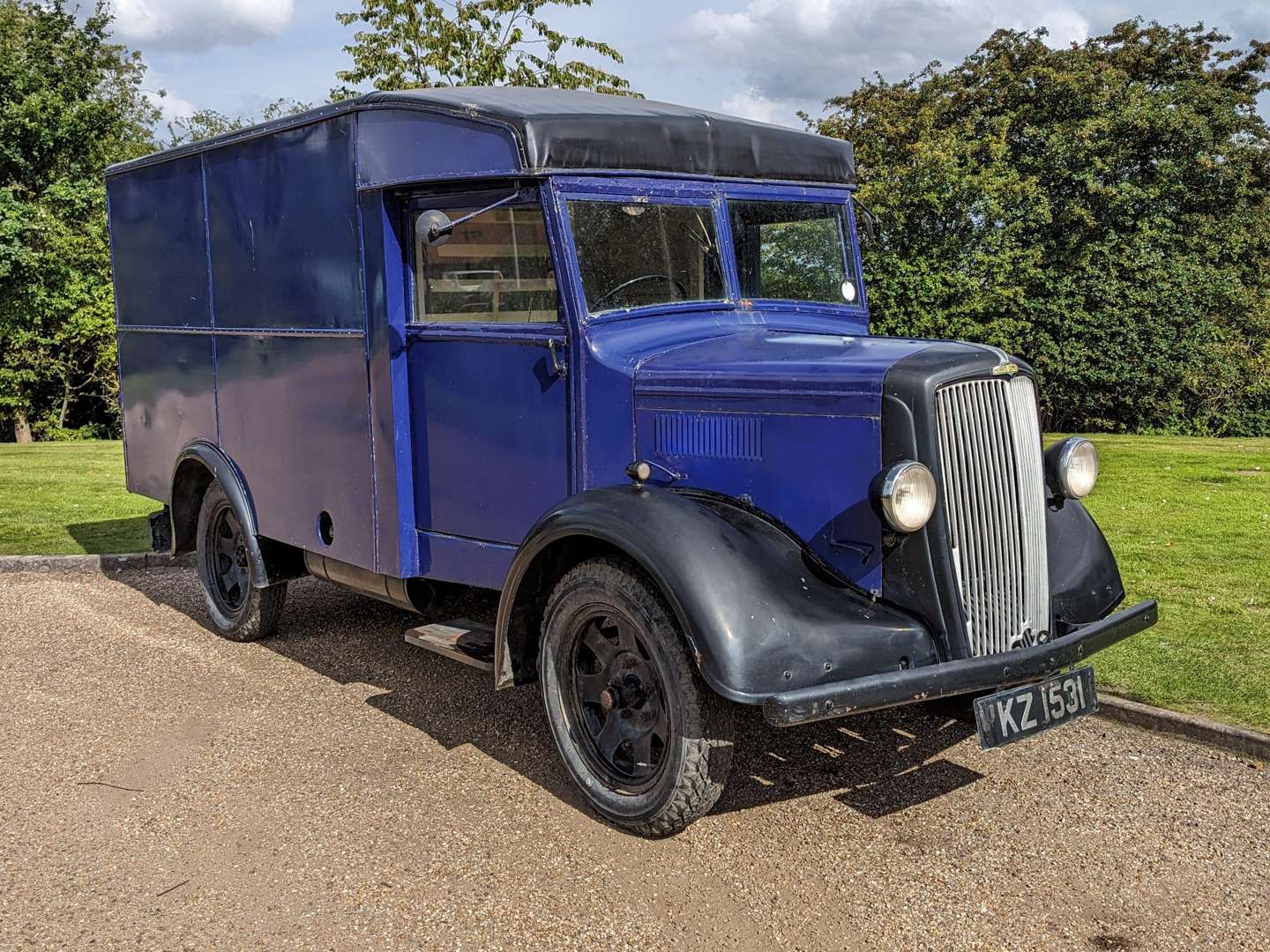 <p>1948 MORRIS COMMERCIAL VAN</p>