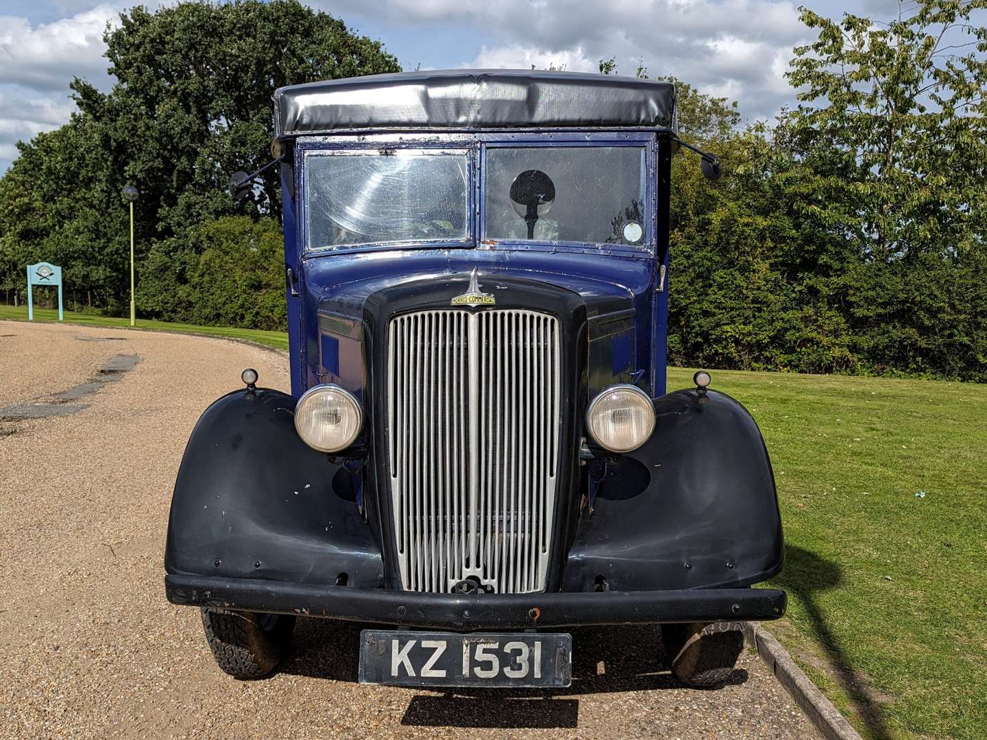 <p>1948 MORRIS COMMERCIAL VAN</p>