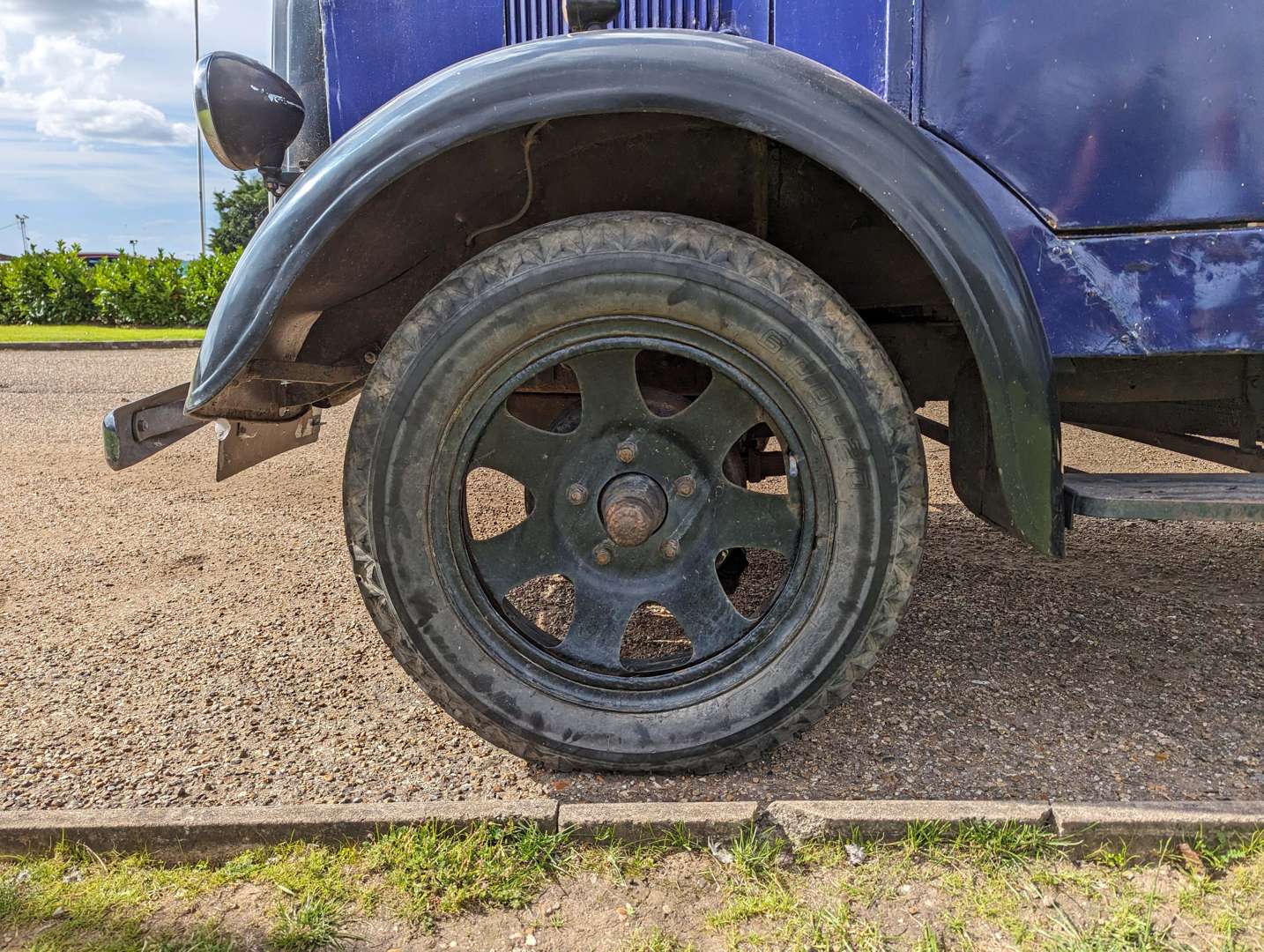 <p>1948 MORRIS COMMERCIAL VAN</p>