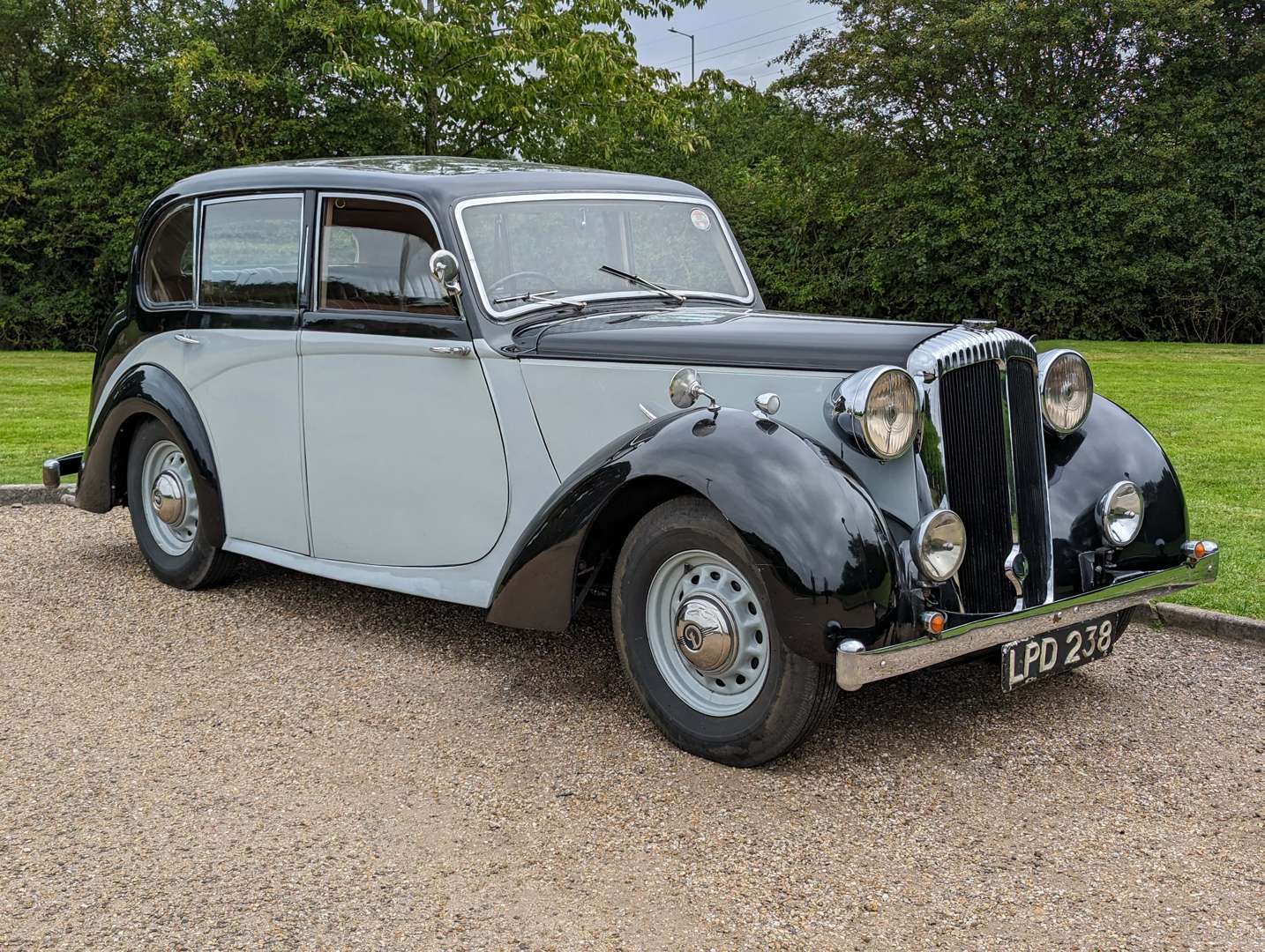 <p>1947 DAIMLER DB18</p>