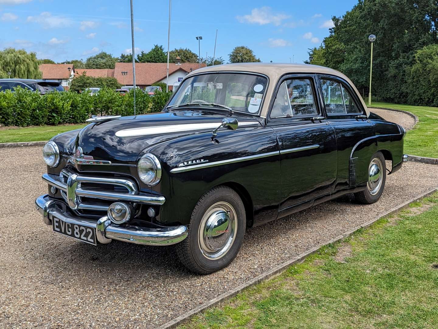 <p>1952 VAUXHALL VELOX</p>