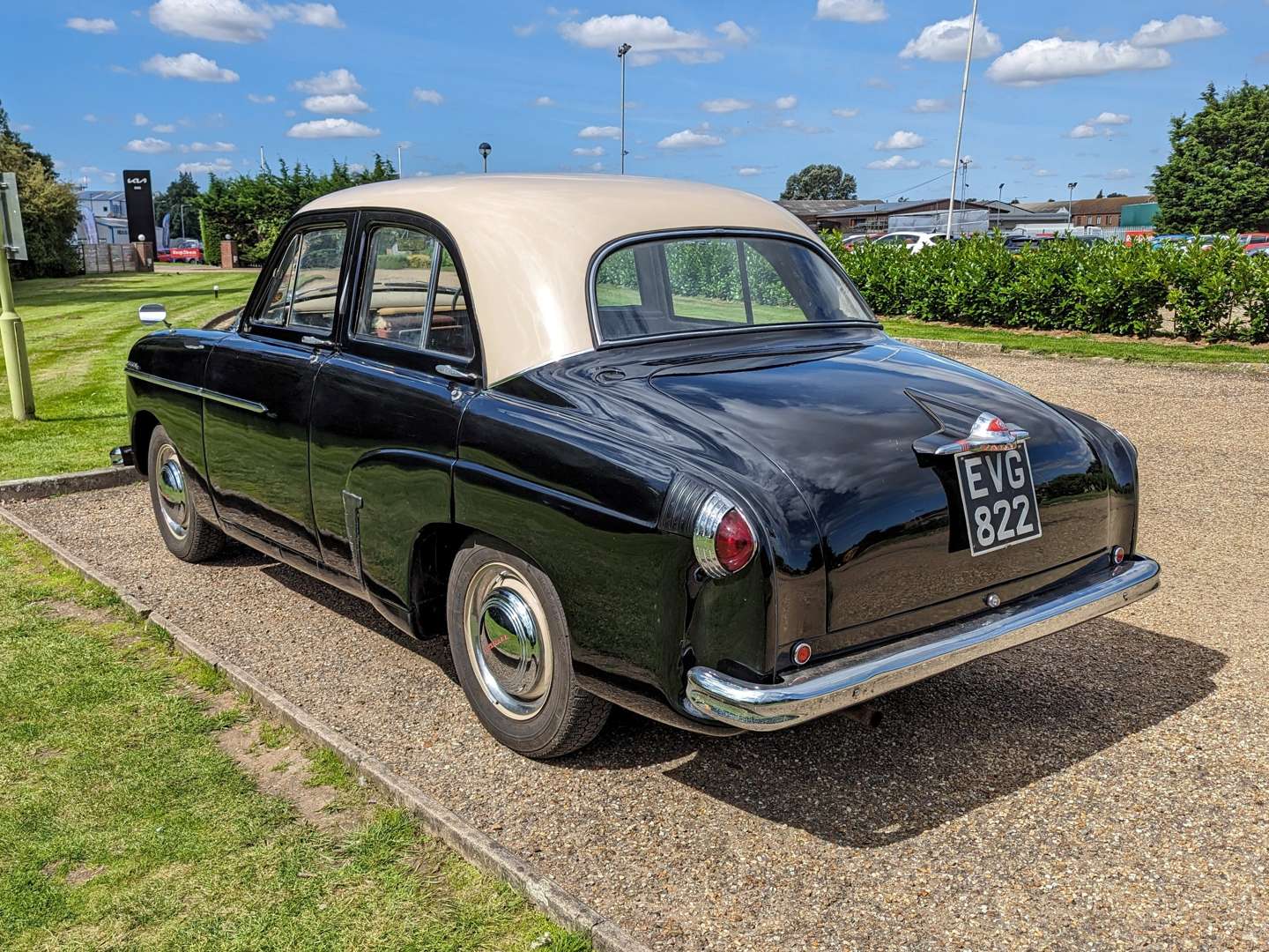 <p>1952 VAUXHALL VELOX</p>