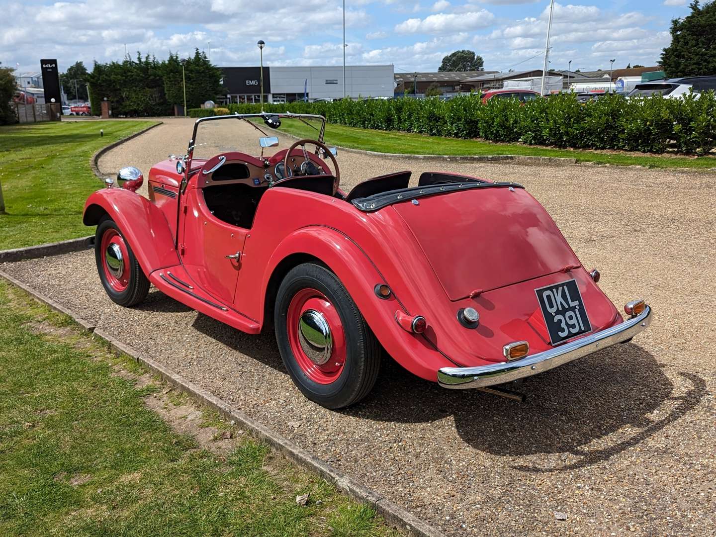 <p>1951 SINGER 4 AB ROADSTER&nbsp;</p>