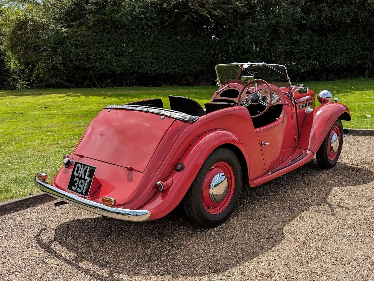 <p>1951 SINGER 4 AB ROADSTER&nbsp;</p>