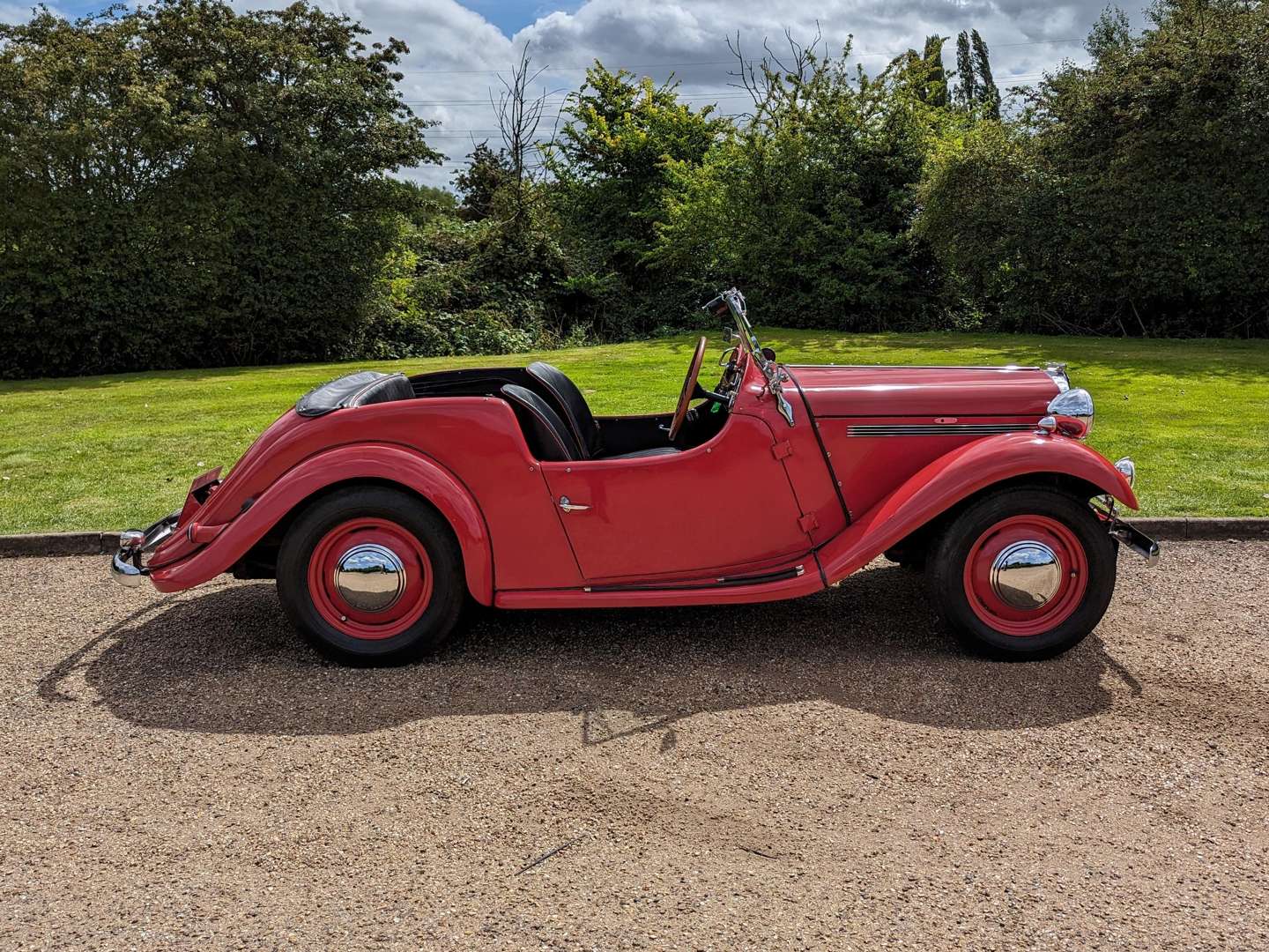 <p>1951 SINGER 4 AB ROADSTER&nbsp;</p>