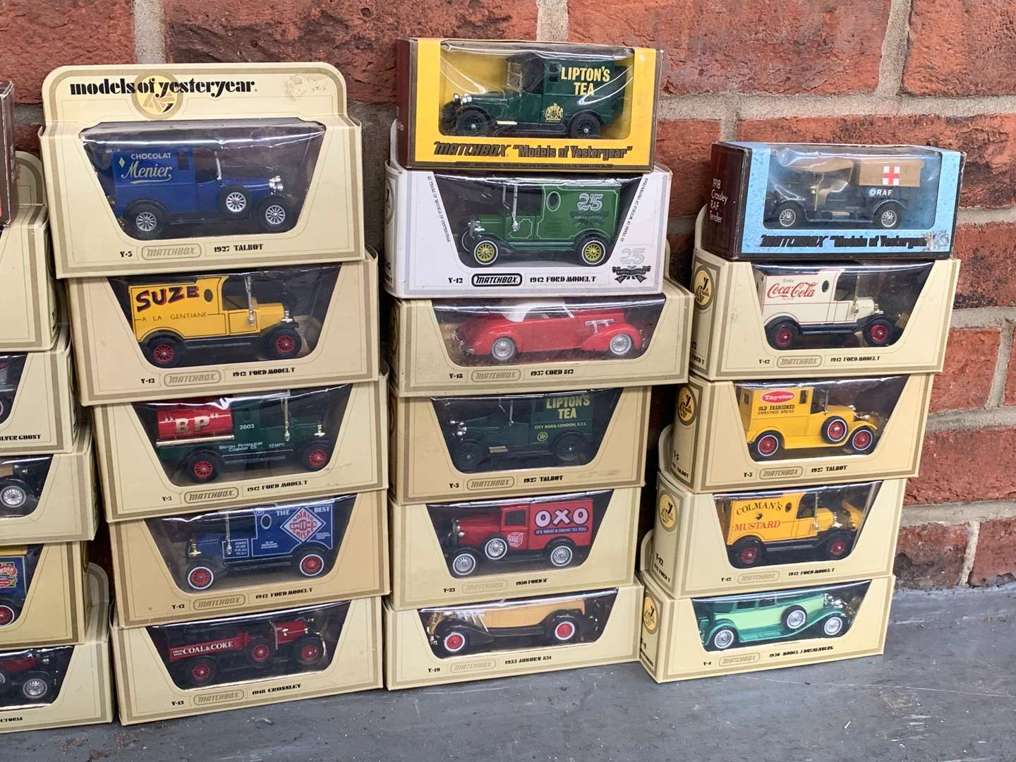 <p>Quantity of Boxed Die Cast Model Cars</p>