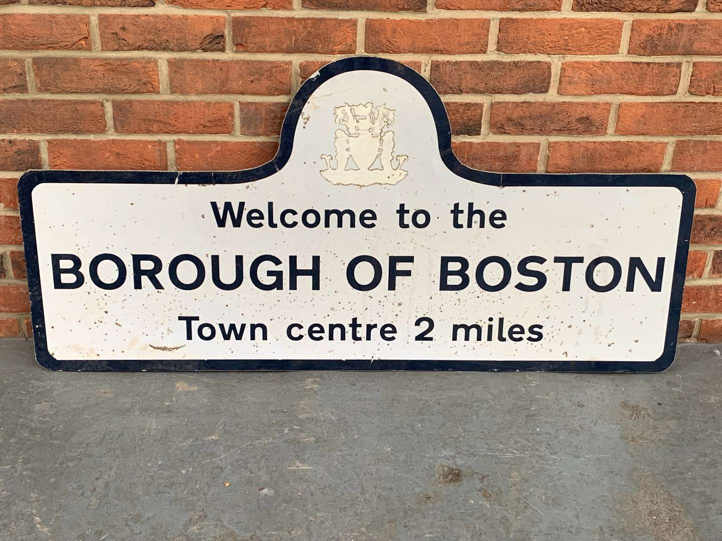 <p>Welcome to The Borough of Boston Sign</p>
