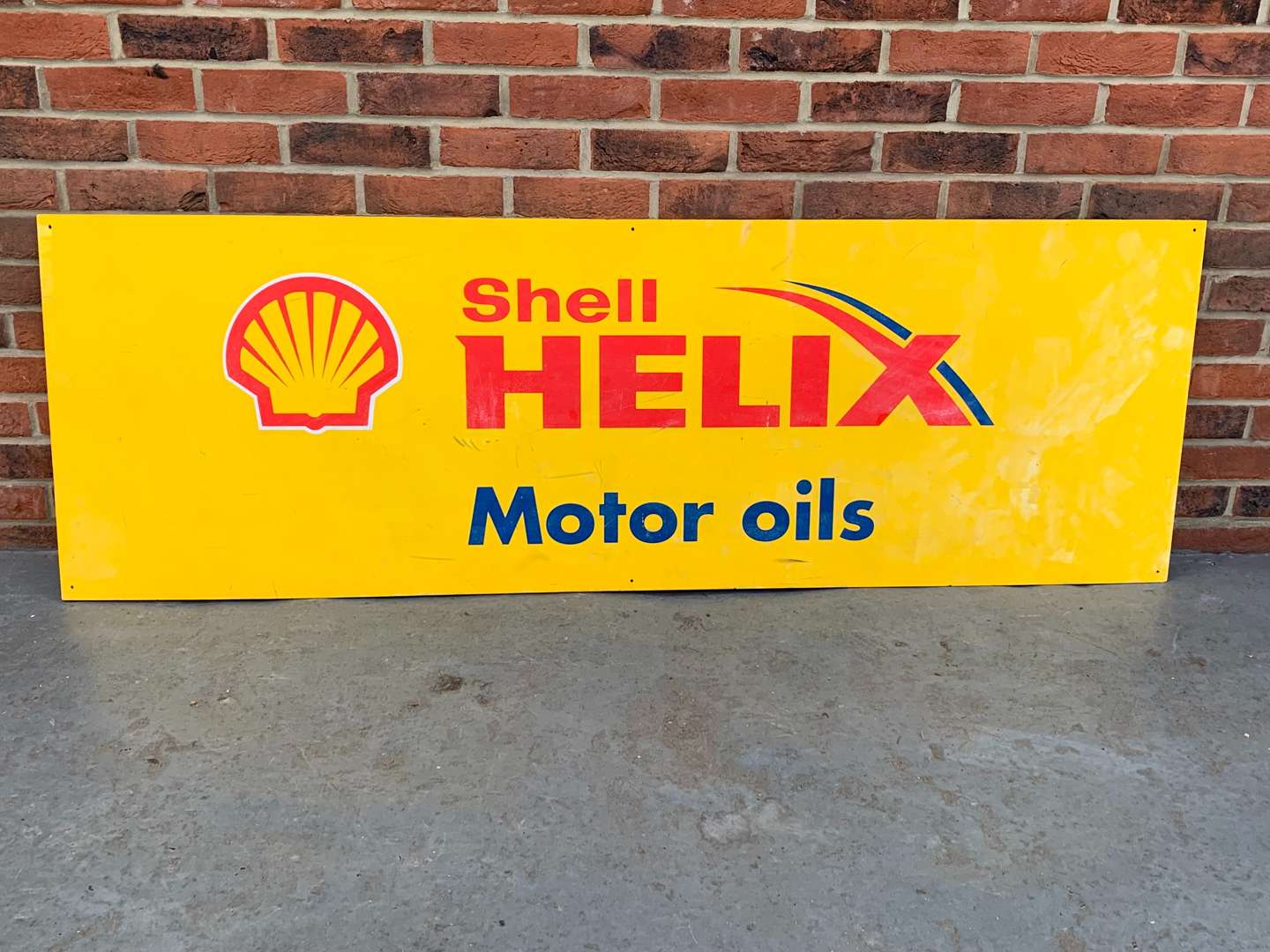 <p>Plastic Shell Helix Motor Oils Sign&nbsp;</p>