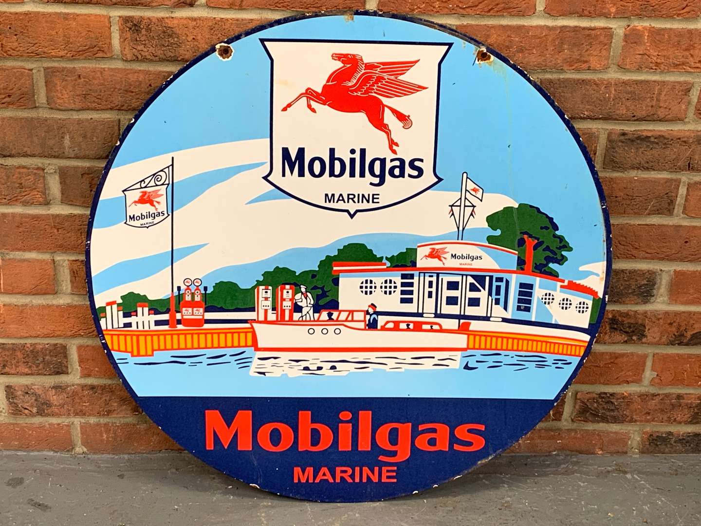 <p>Enamel Mobilgas Marine Circular Sign</p>