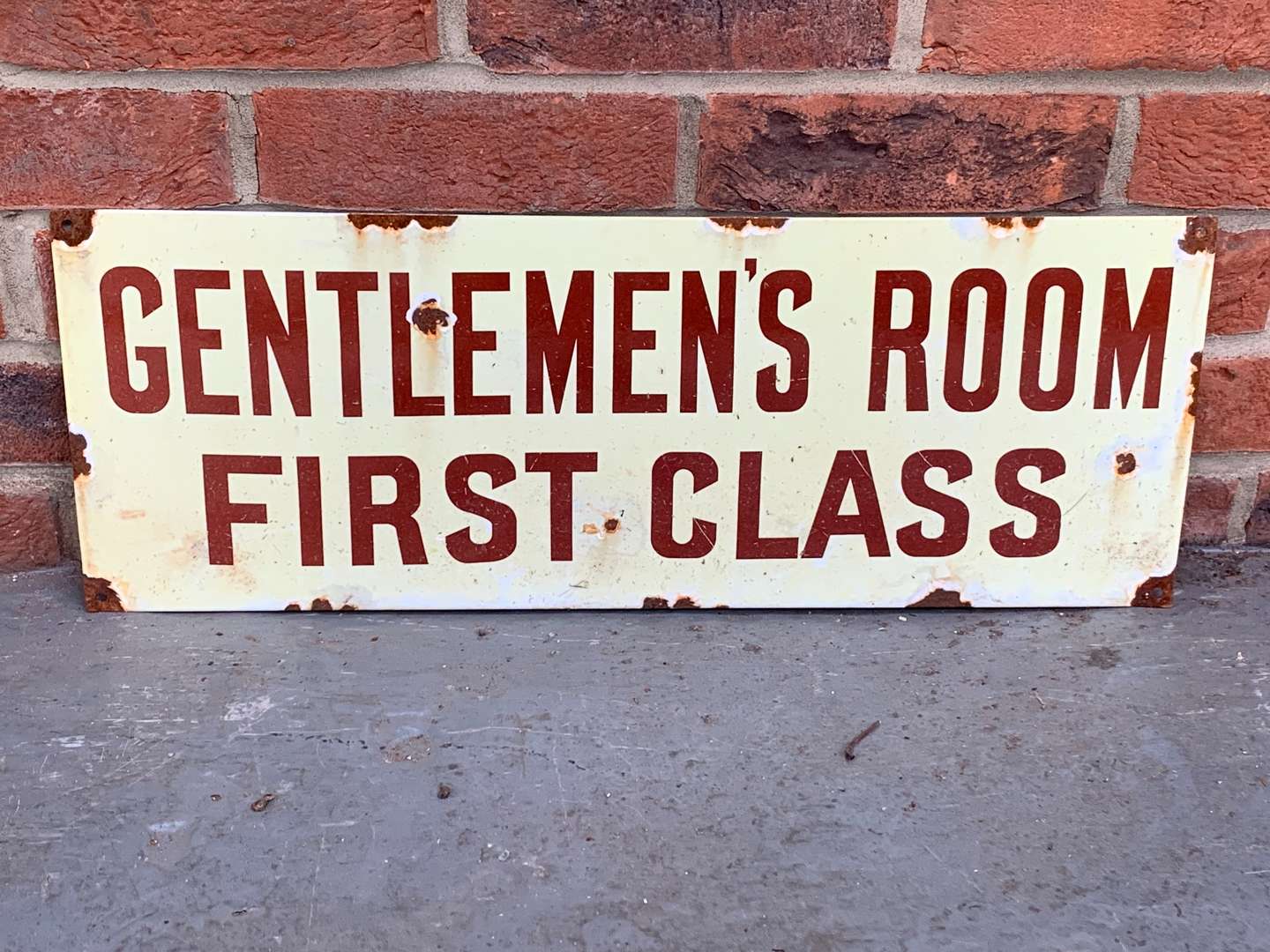 <p>Enamel “Gentleman's Room First Class” Sign</p>